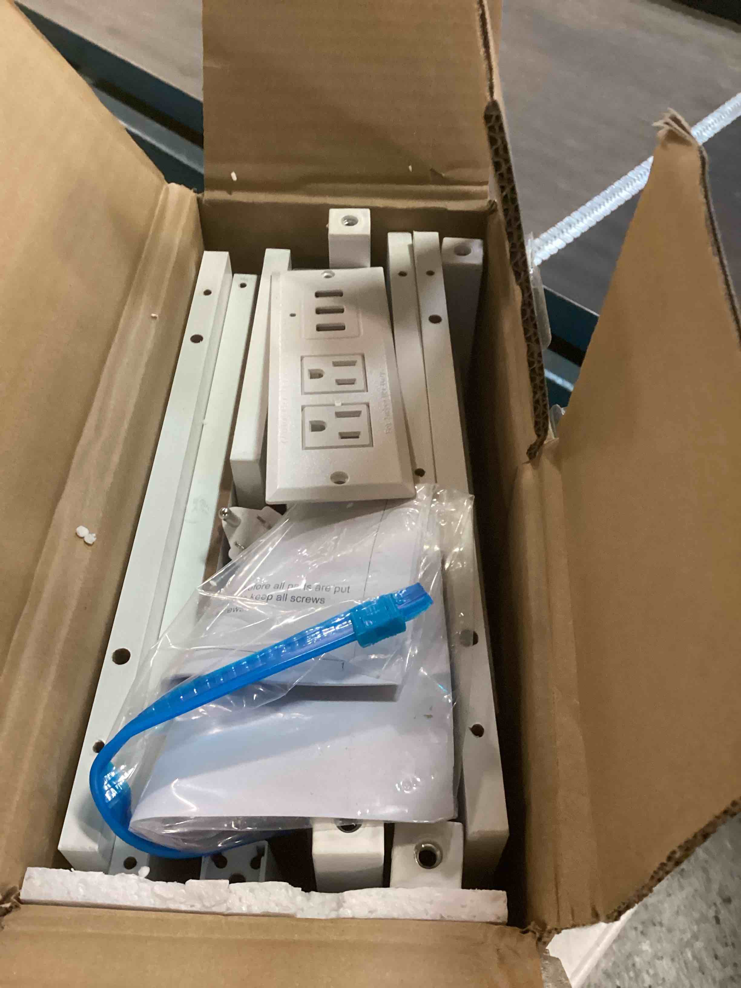 https://s3.amazonaws.com/lotting-images-prod/bidfta/RED6246602_1713438657244.jpeg