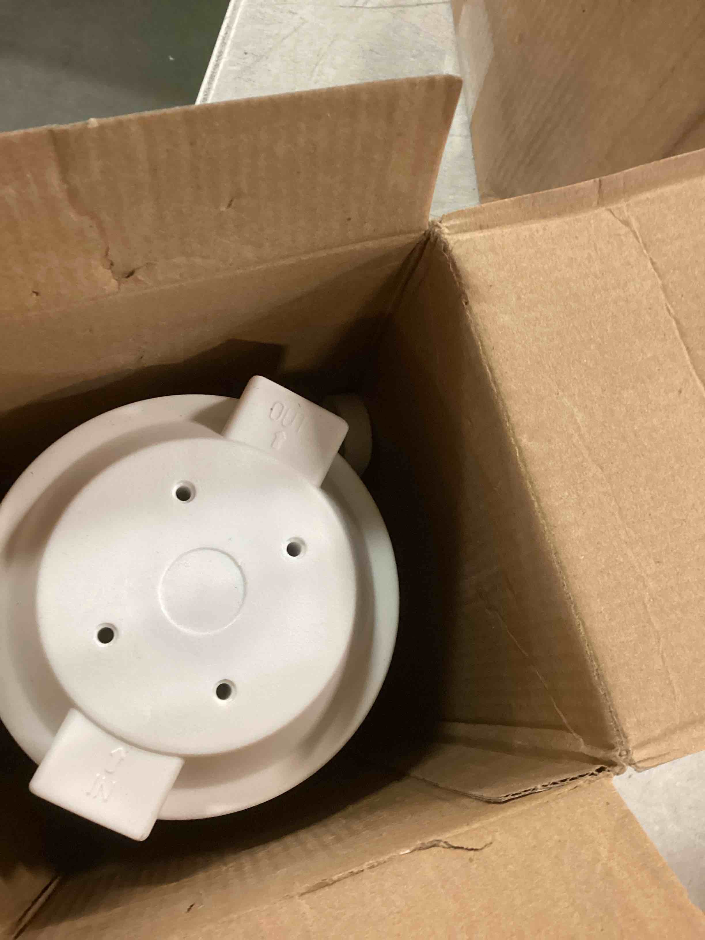 https://s3.amazonaws.com/lotting-images-prod/bidfta/RED6246862_1713525070207.jpeg