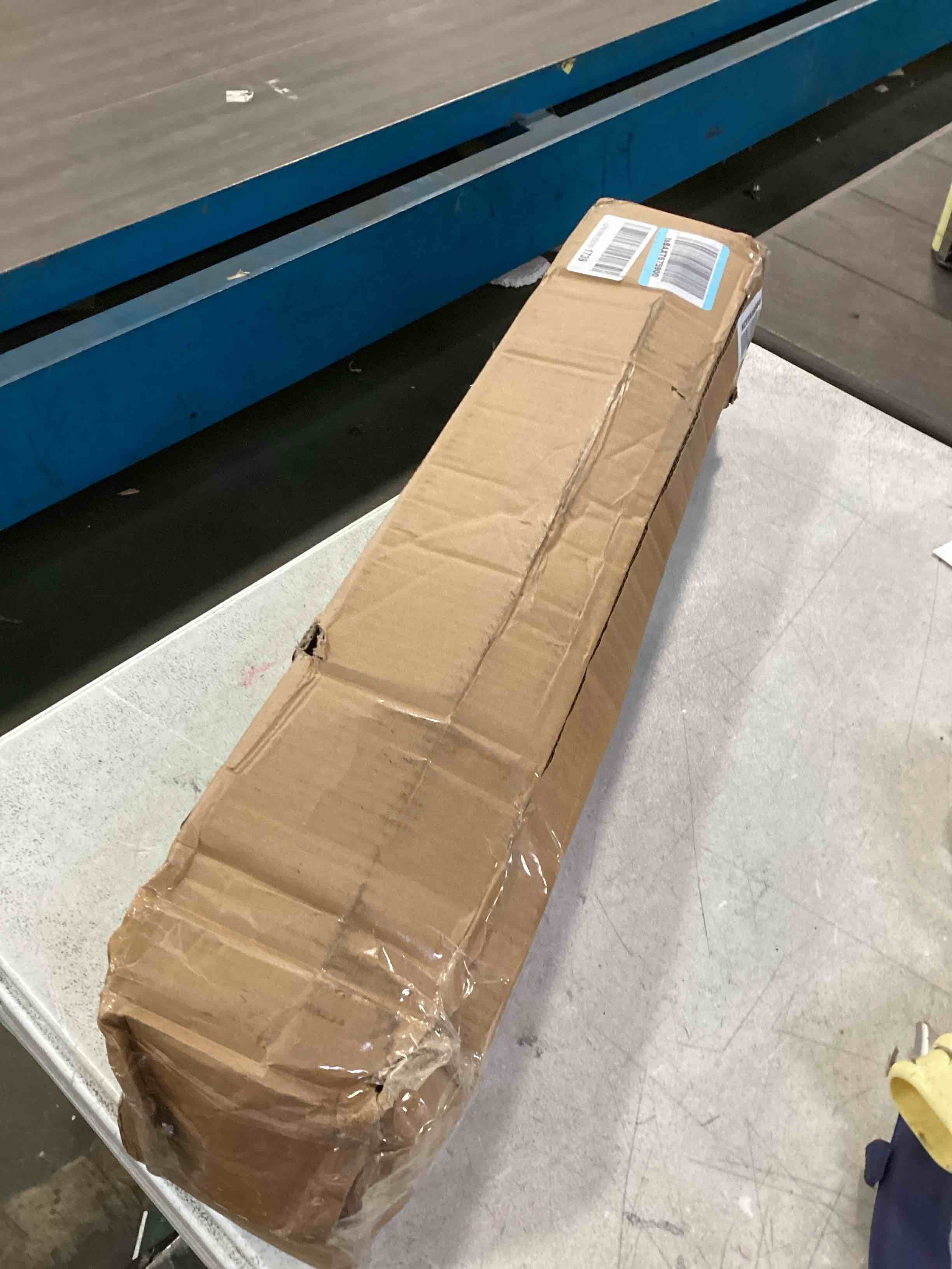 https://s3.amazonaws.com/lotting-images-prod/bidfta/RED6247014_1713540805499.jpeg
