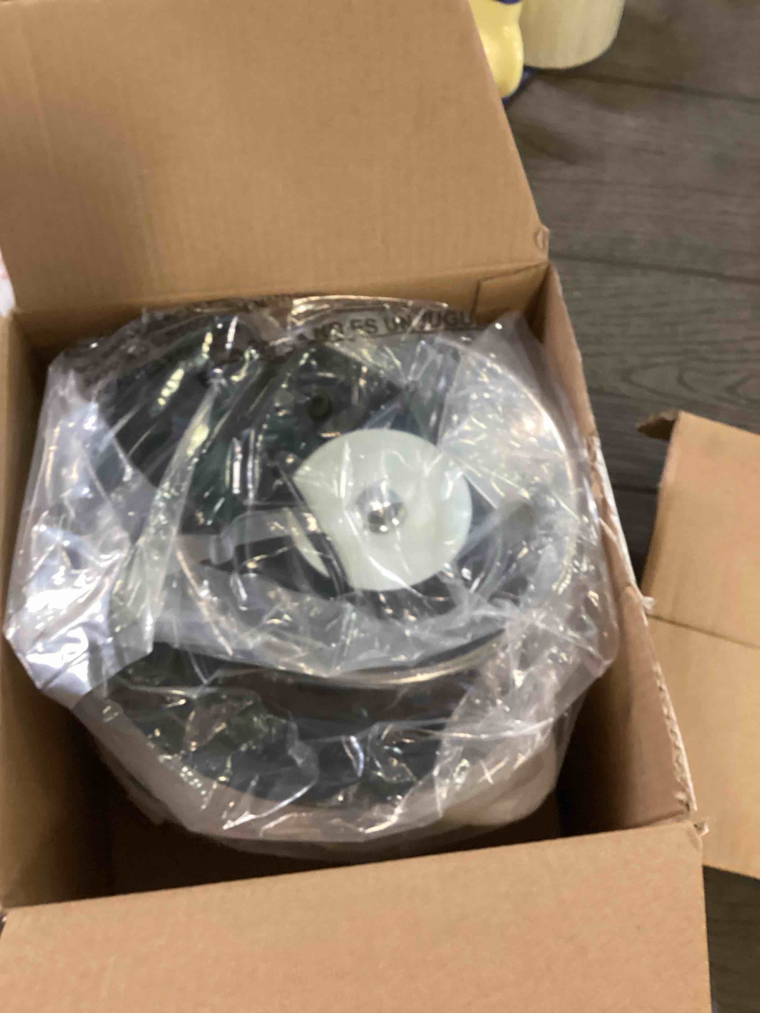 https://s3.amazonaws.com/lotting-images-prod/bidfta/RED6247278_1713798585566.jpeg