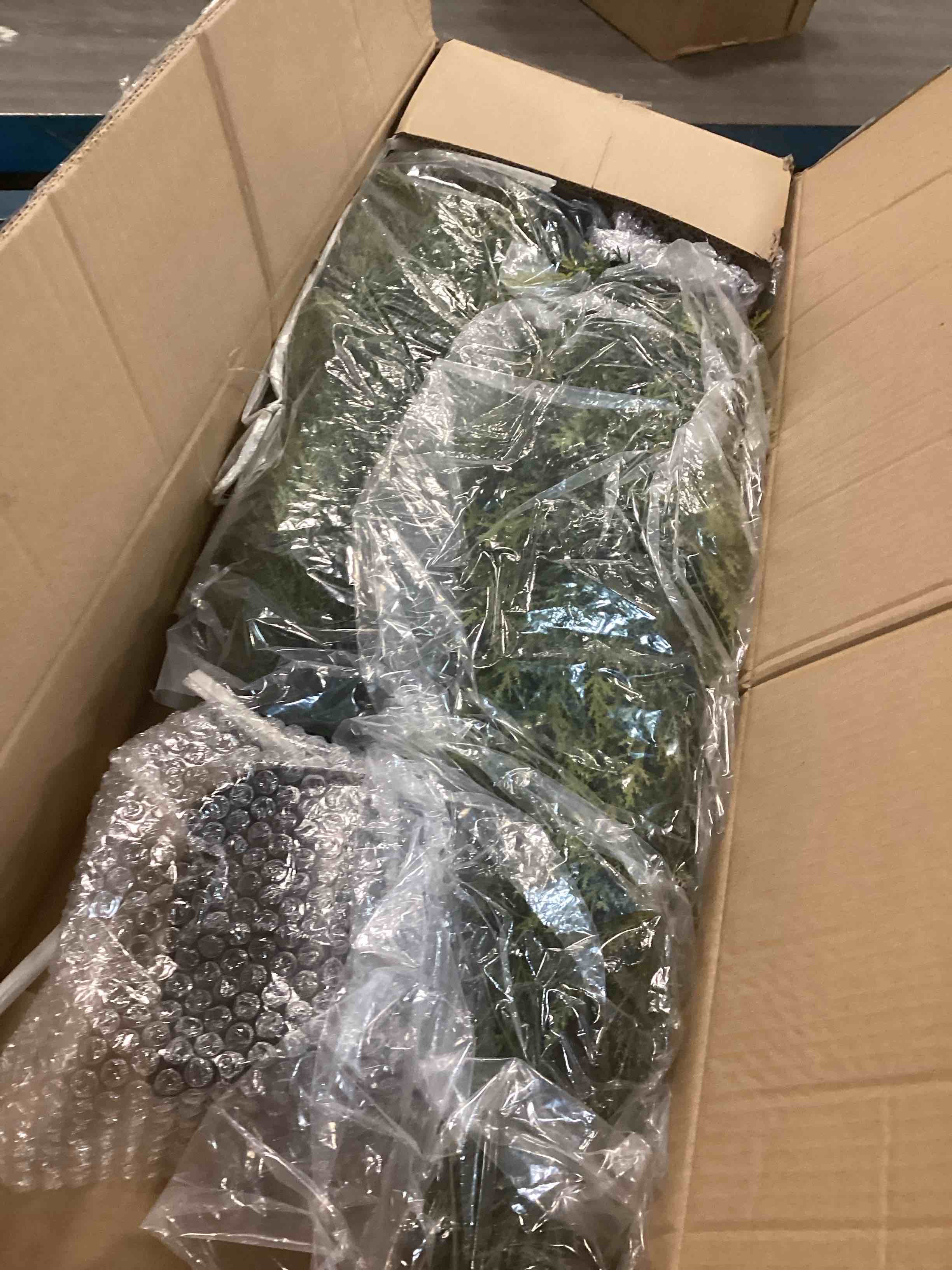 https://s3.amazonaws.com/lotting-images-prod/bidfta/RED6247440_1713875678688.jpeg