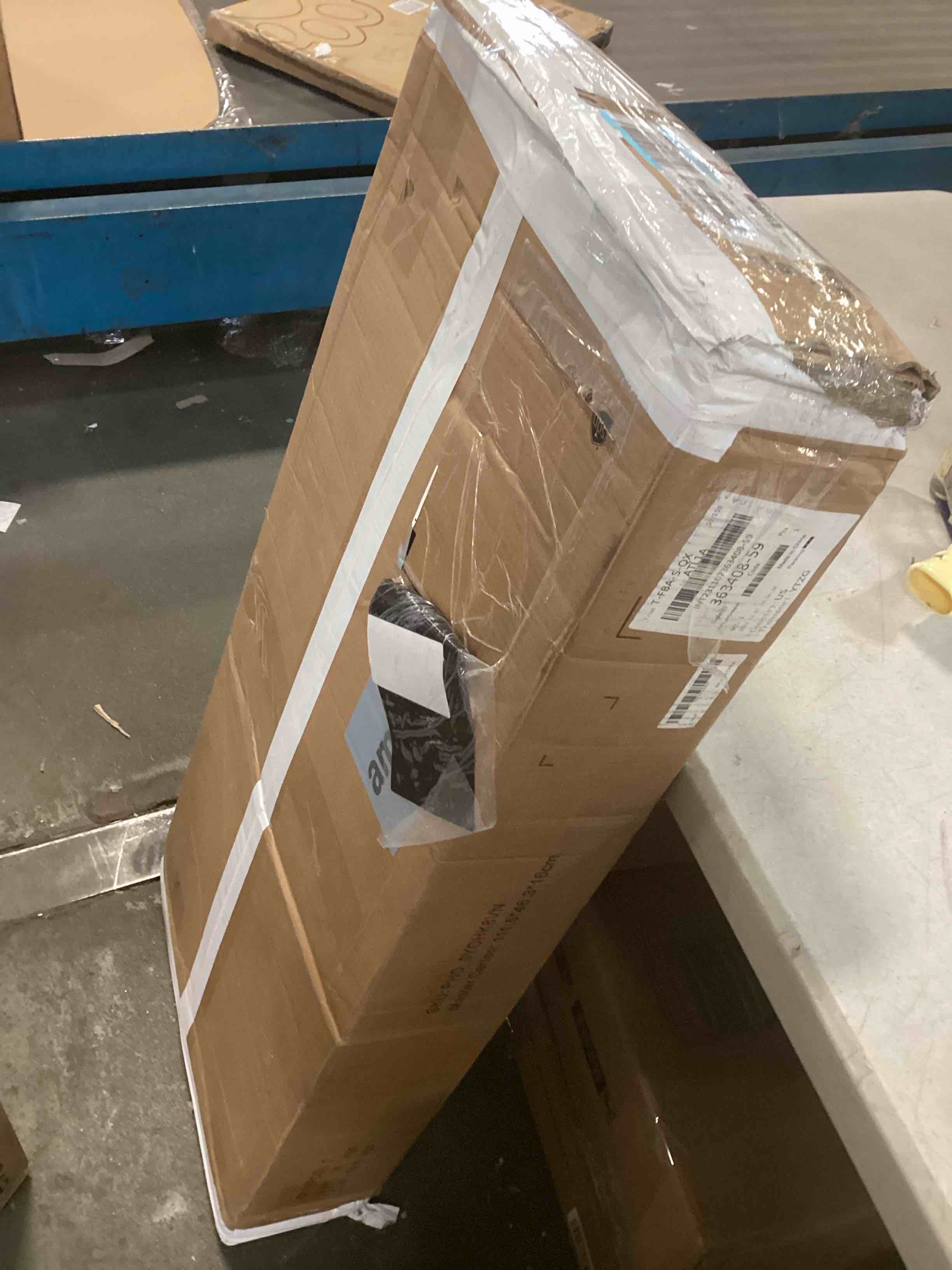 https://s3.amazonaws.com/lotting-images-prod/bidfta/RED6247504_1713884137552.jpeg