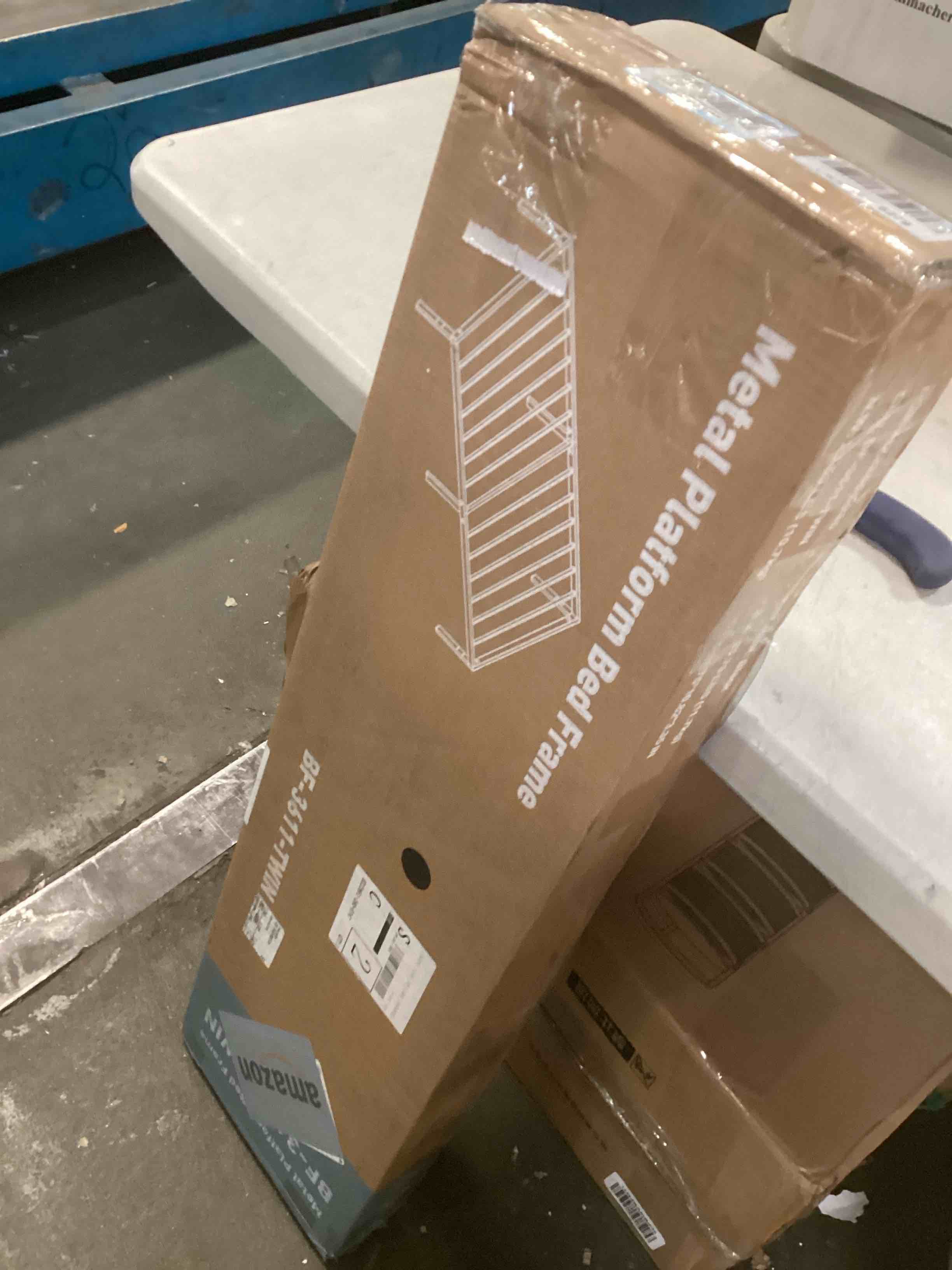 https://s3.amazonaws.com/lotting-images-prod/bidfta/RED6247505_1713884253300.jpeg