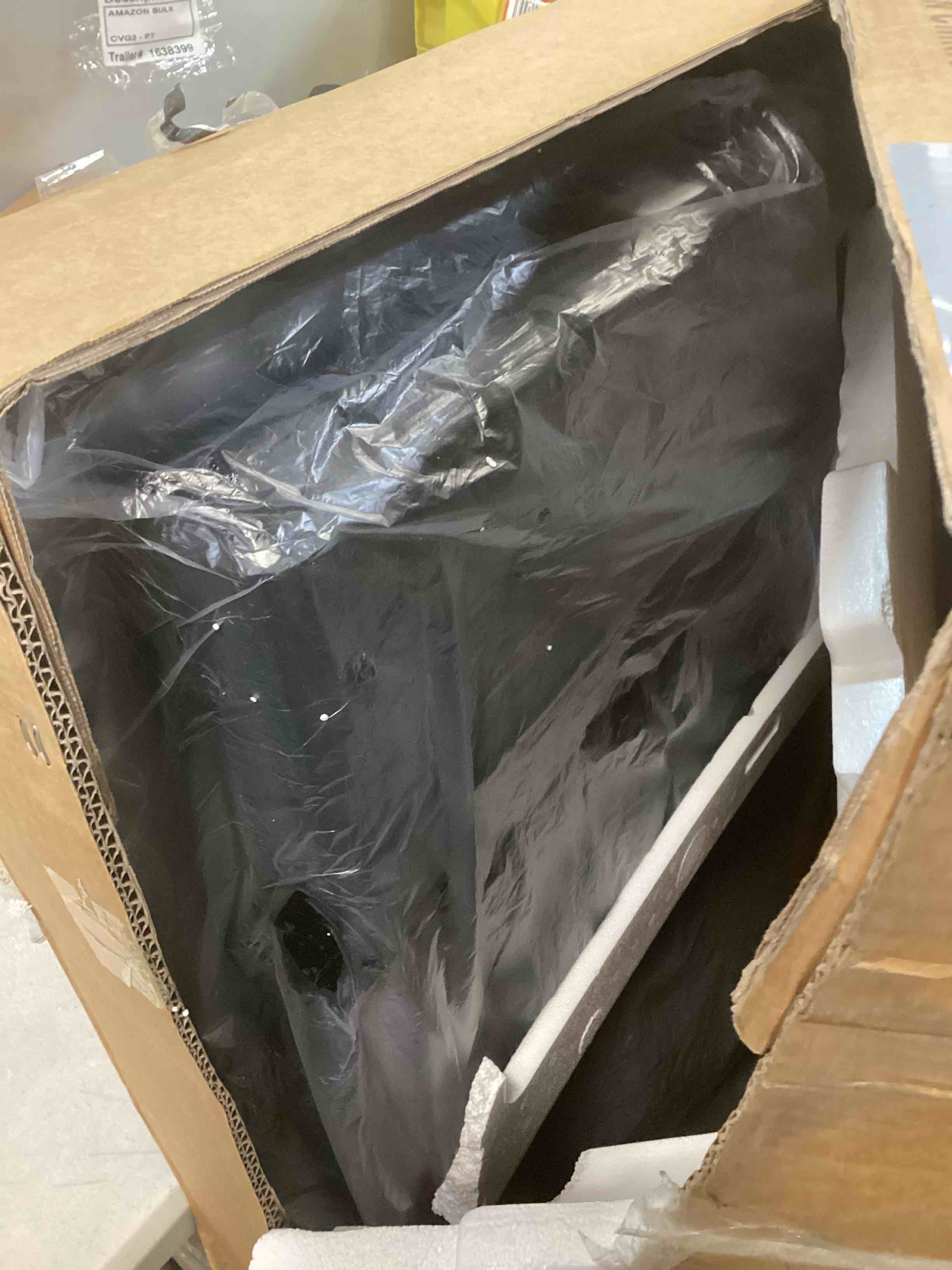 https://s3.amazonaws.com/lotting-images-prod/bidfta/RED6247519_1713885554422.jpeg