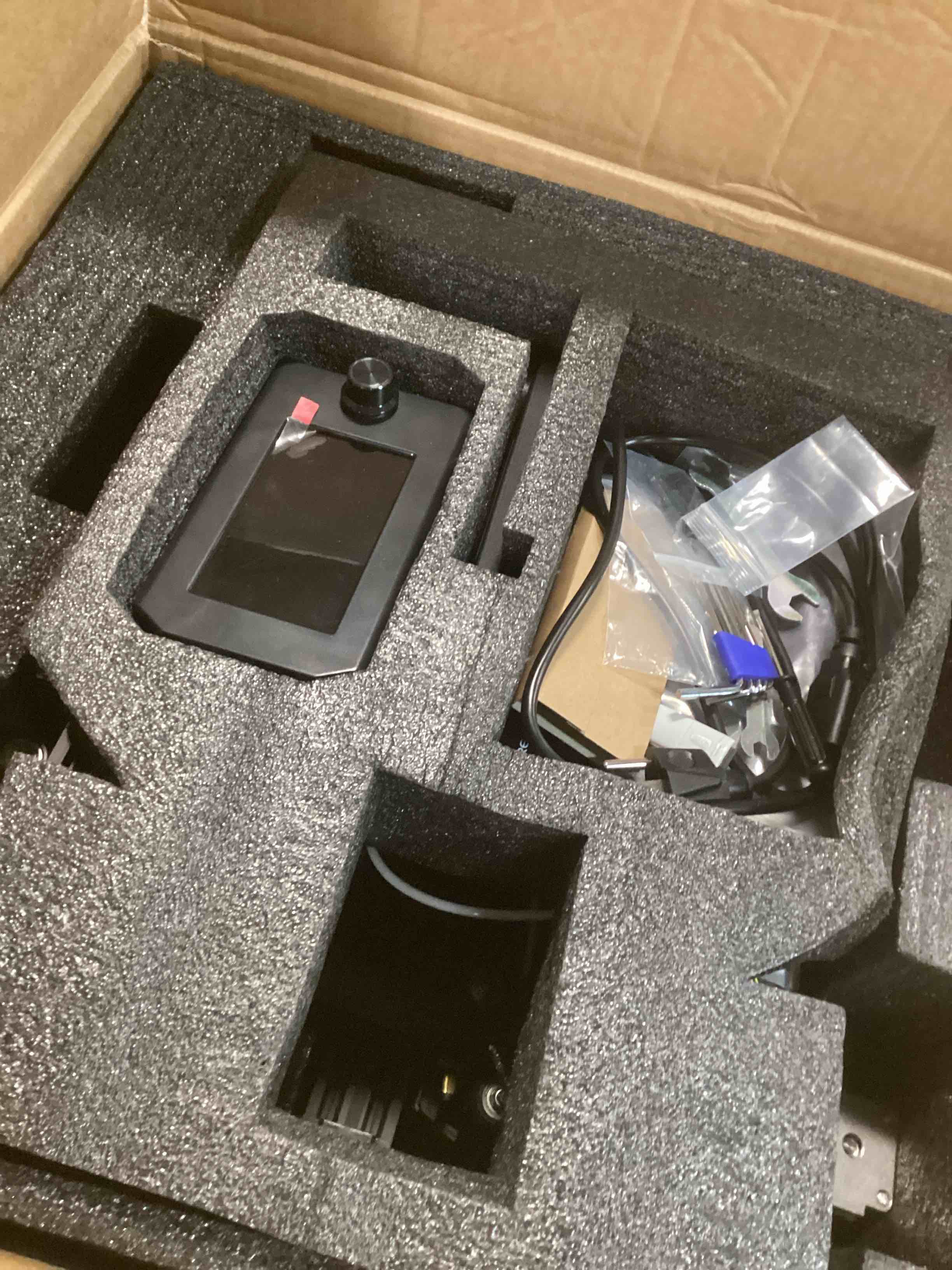 https://s3.amazonaws.com/lotting-images-prod/bidfta/RED6247654_1713902848327.jpeg