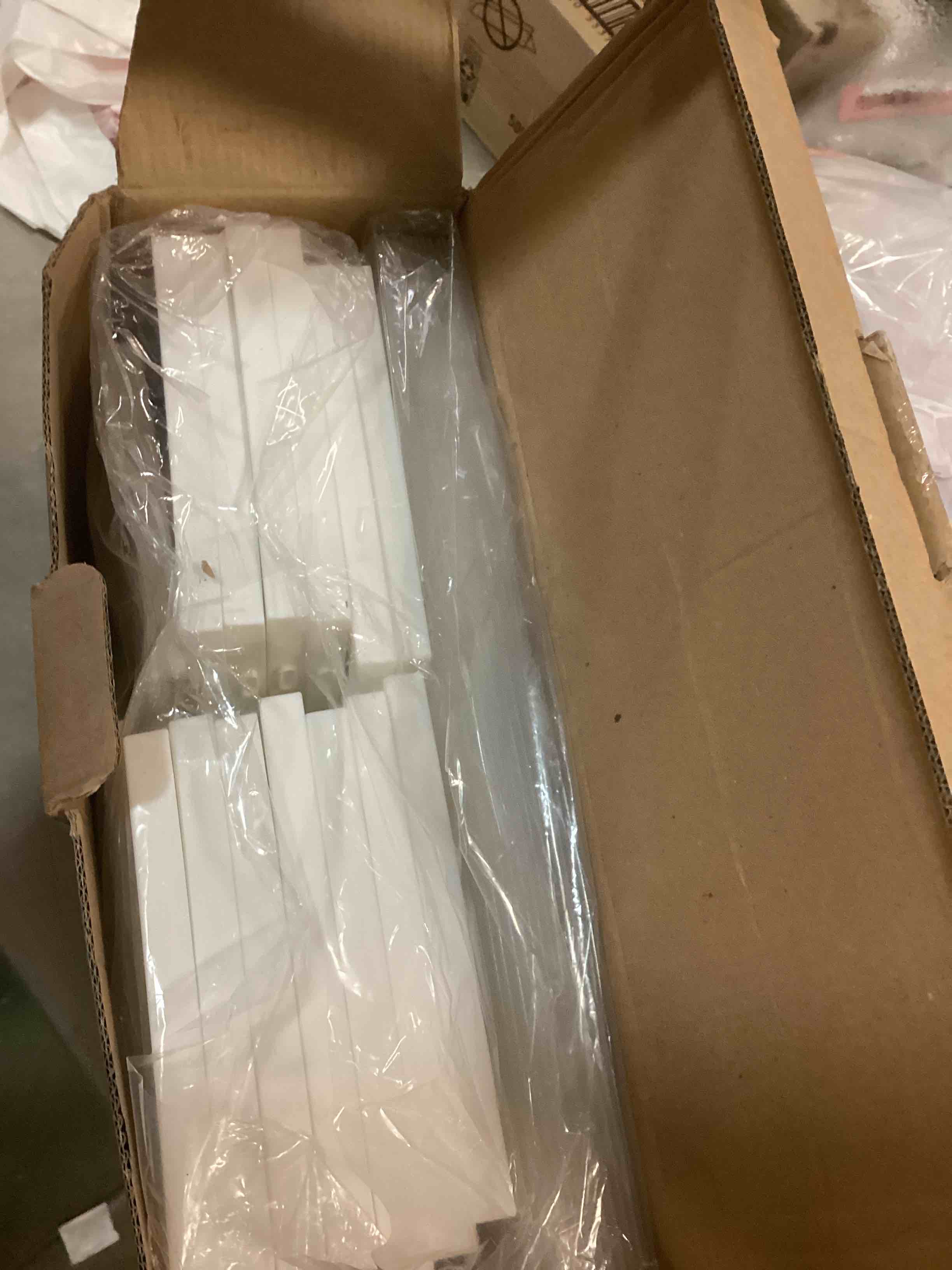 https://s3.amazonaws.com/lotting-images-prod/bidfta/RED6247767_1713964323271.jpeg