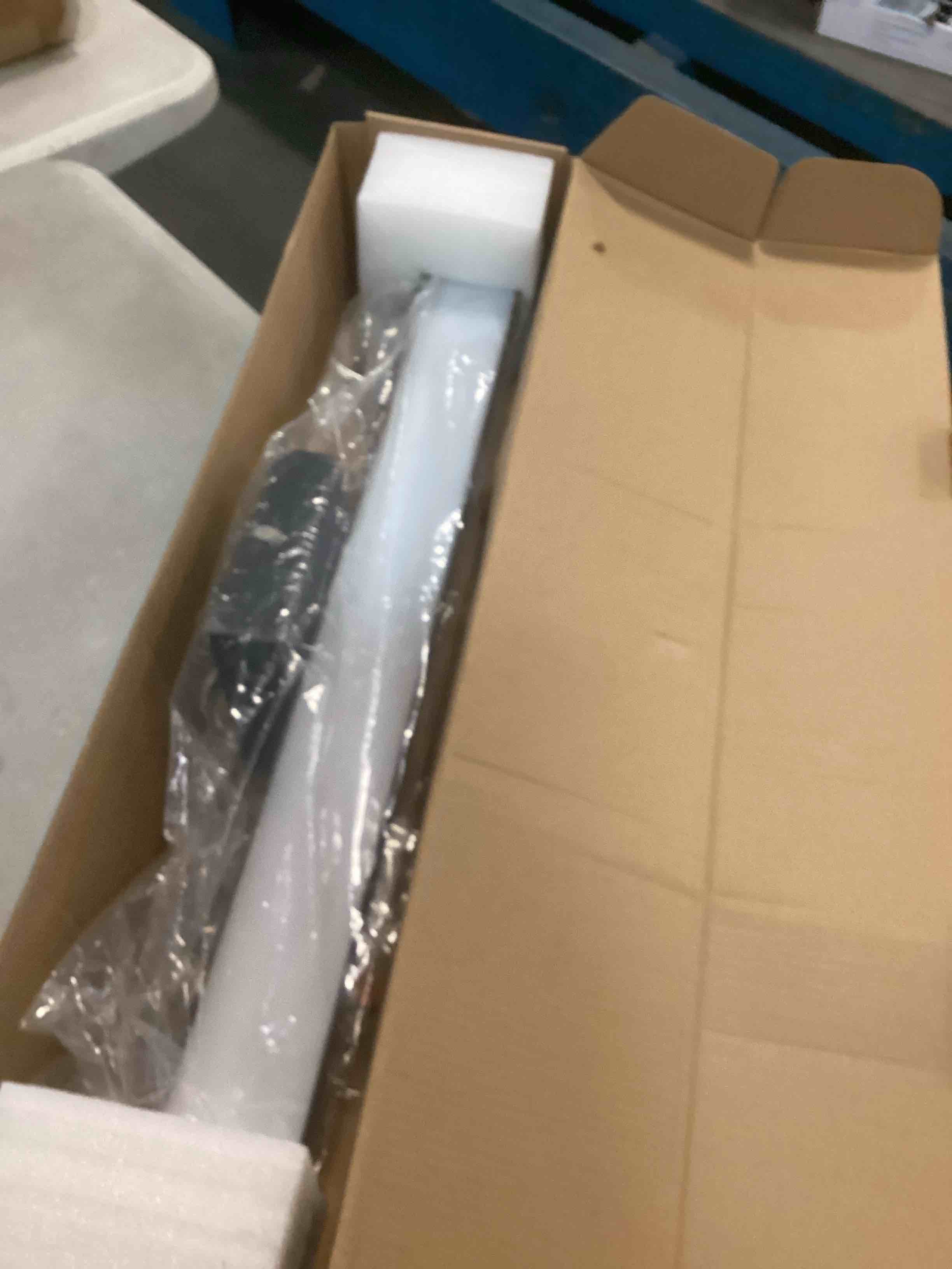 https://s3.amazonaws.com/lotting-images-prod/bidfta/RED6247789_1713966280390.jpeg