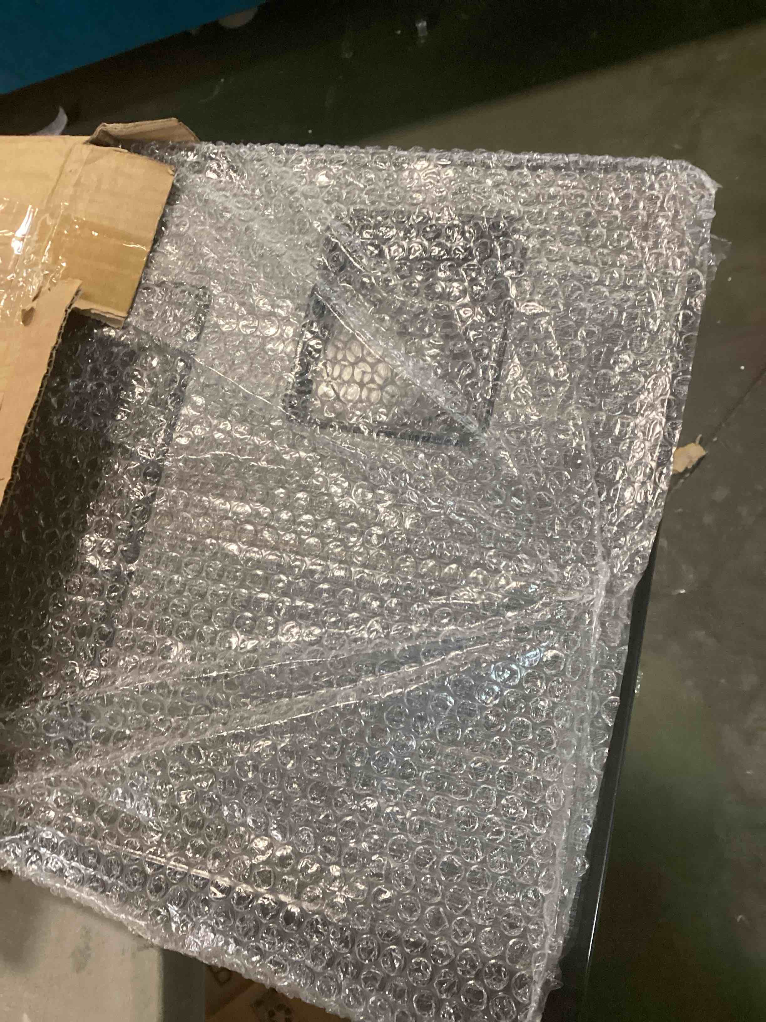 https://s3.amazonaws.com/lotting-images-prod/bidfta/RED6247854_1713974316947.jpeg
