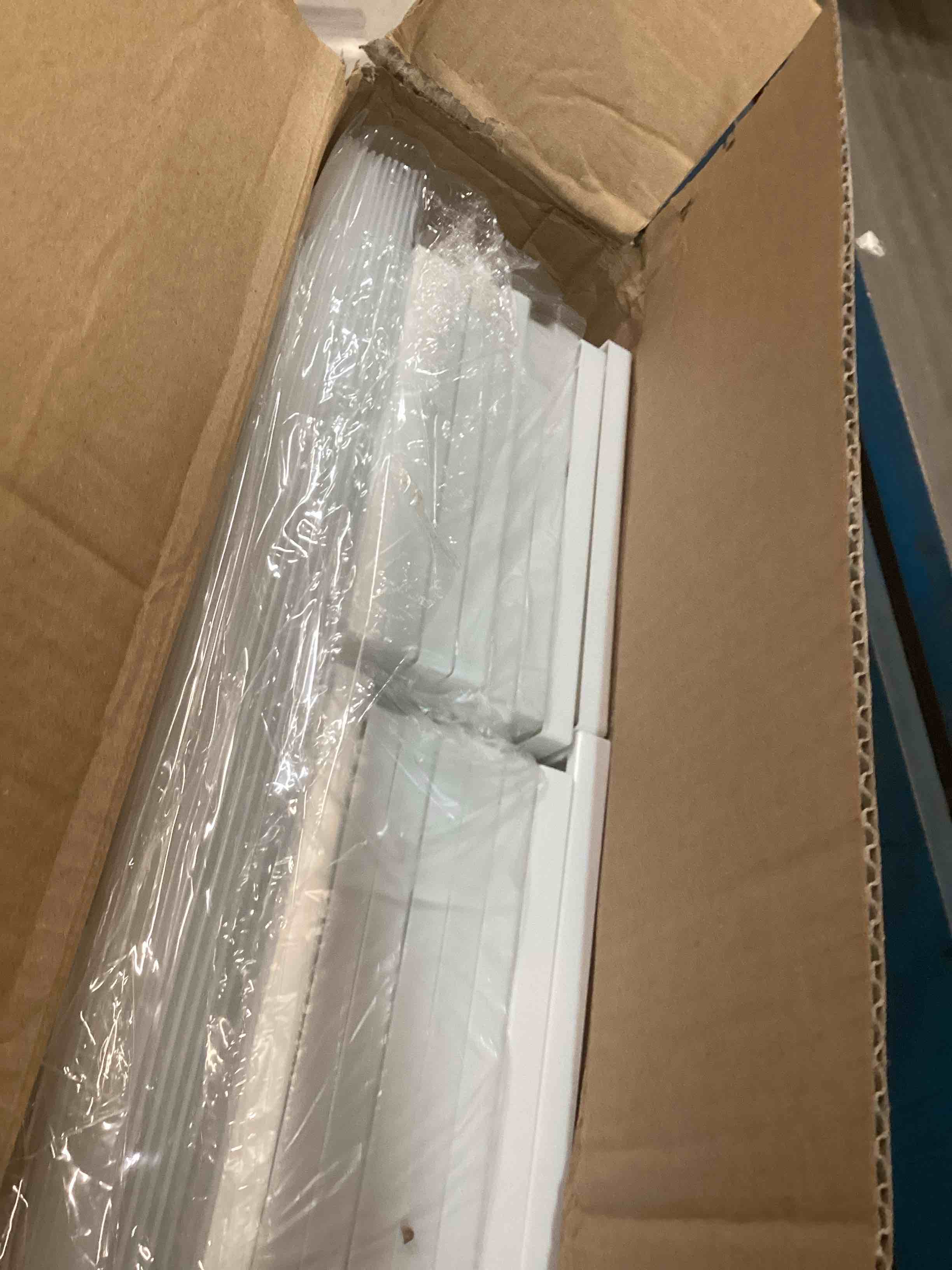 https://s3.amazonaws.com/lotting-images-prod/bidfta/RED6247896_1713980572801.jpeg