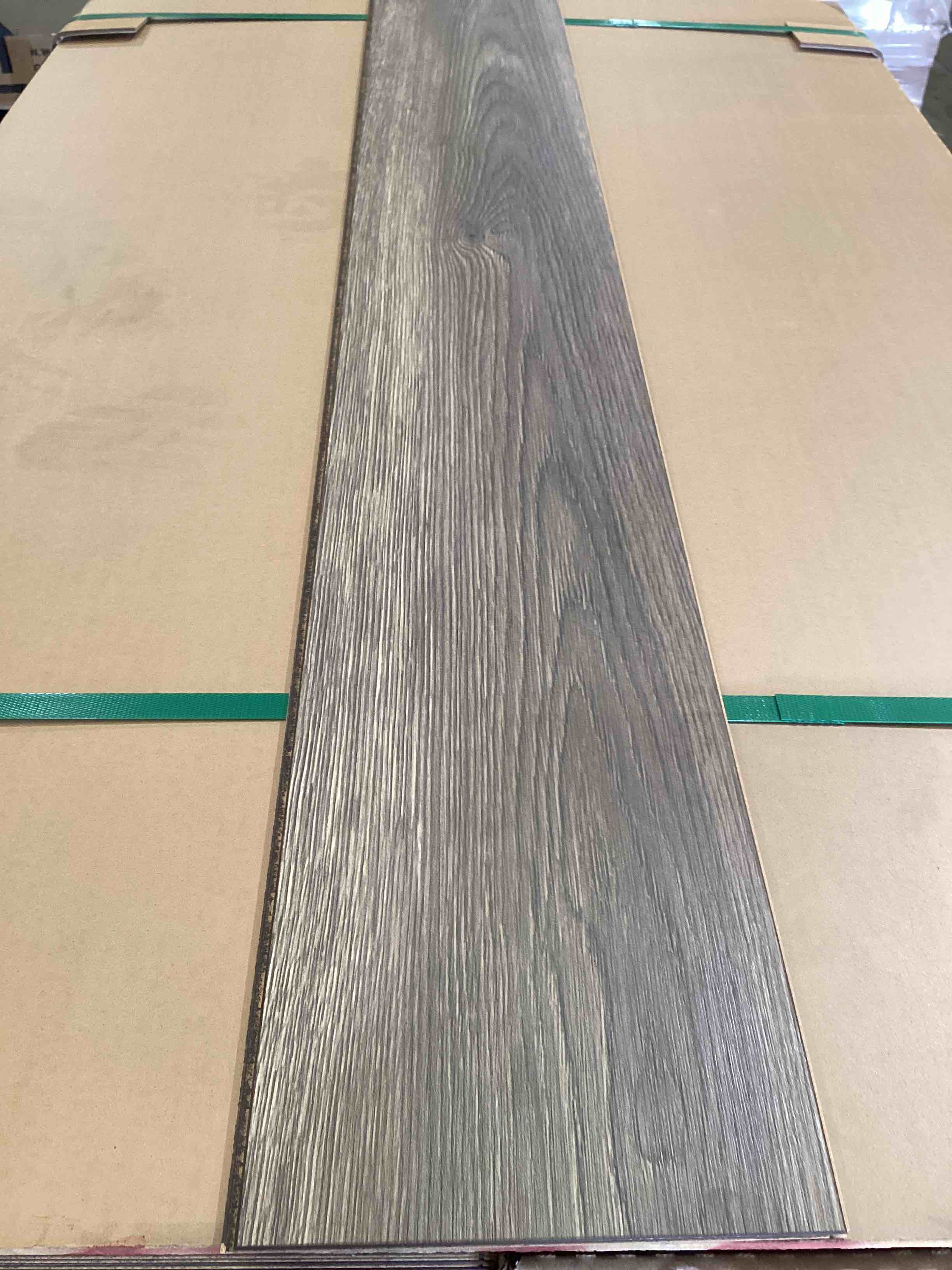 Laminate Wood Flooring (22.66 sq ft/ Box) 56 Boxes = 1268.98 Sq Ft 