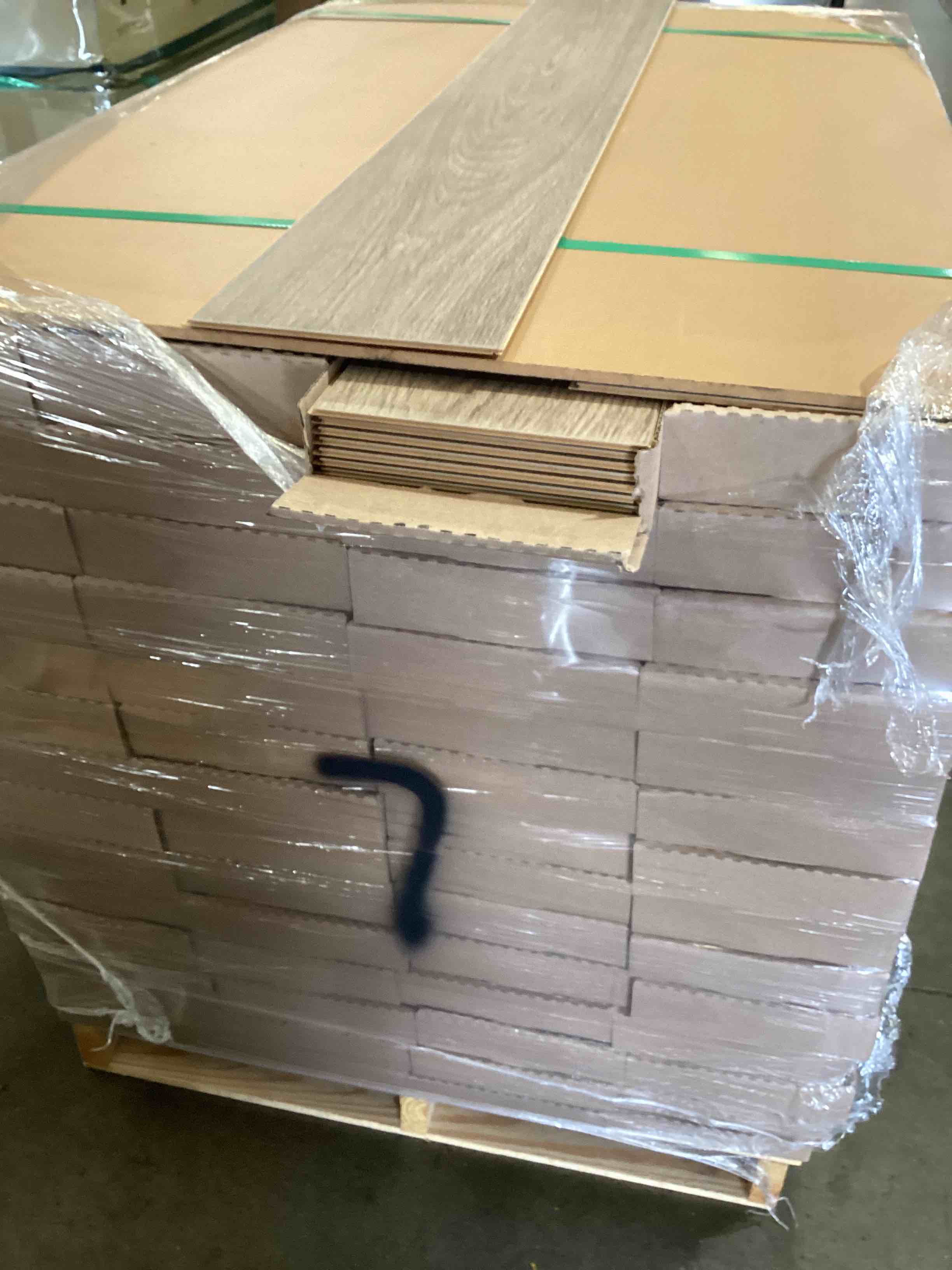 https://s3.amazonaws.com/lotting-images-prod/bidfta/RED6274266_1720725289600.jpeg