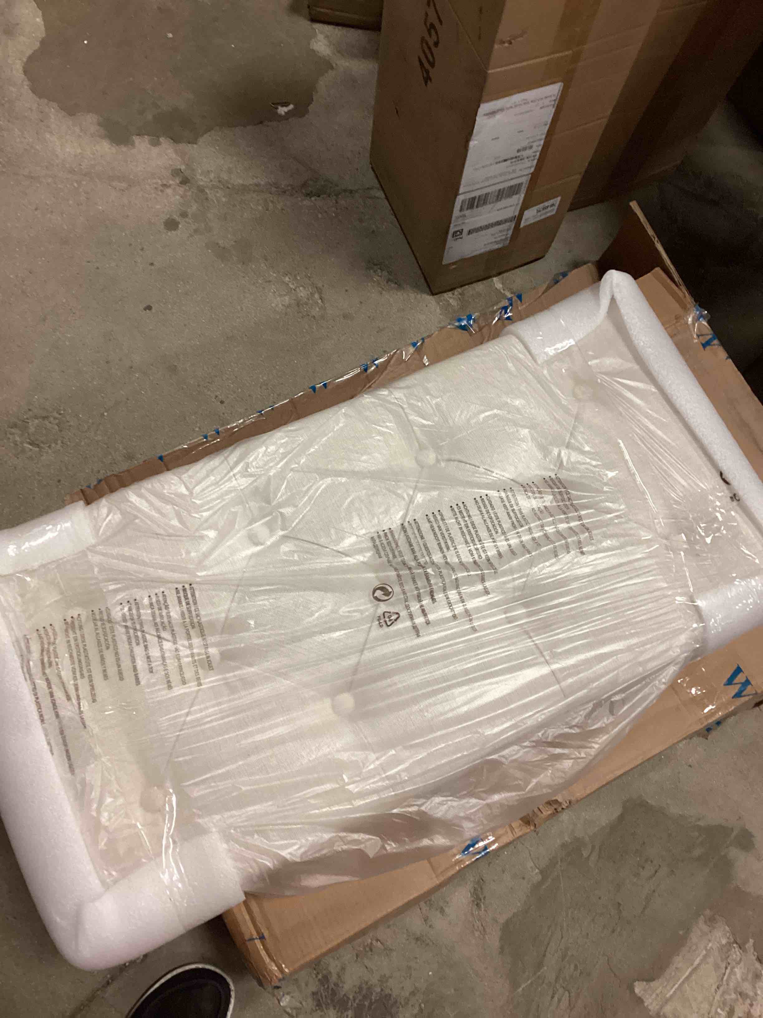 https://s3.amazonaws.com/lotting-images-prod/bidfta/RED6288590_1714057320845.jpeg