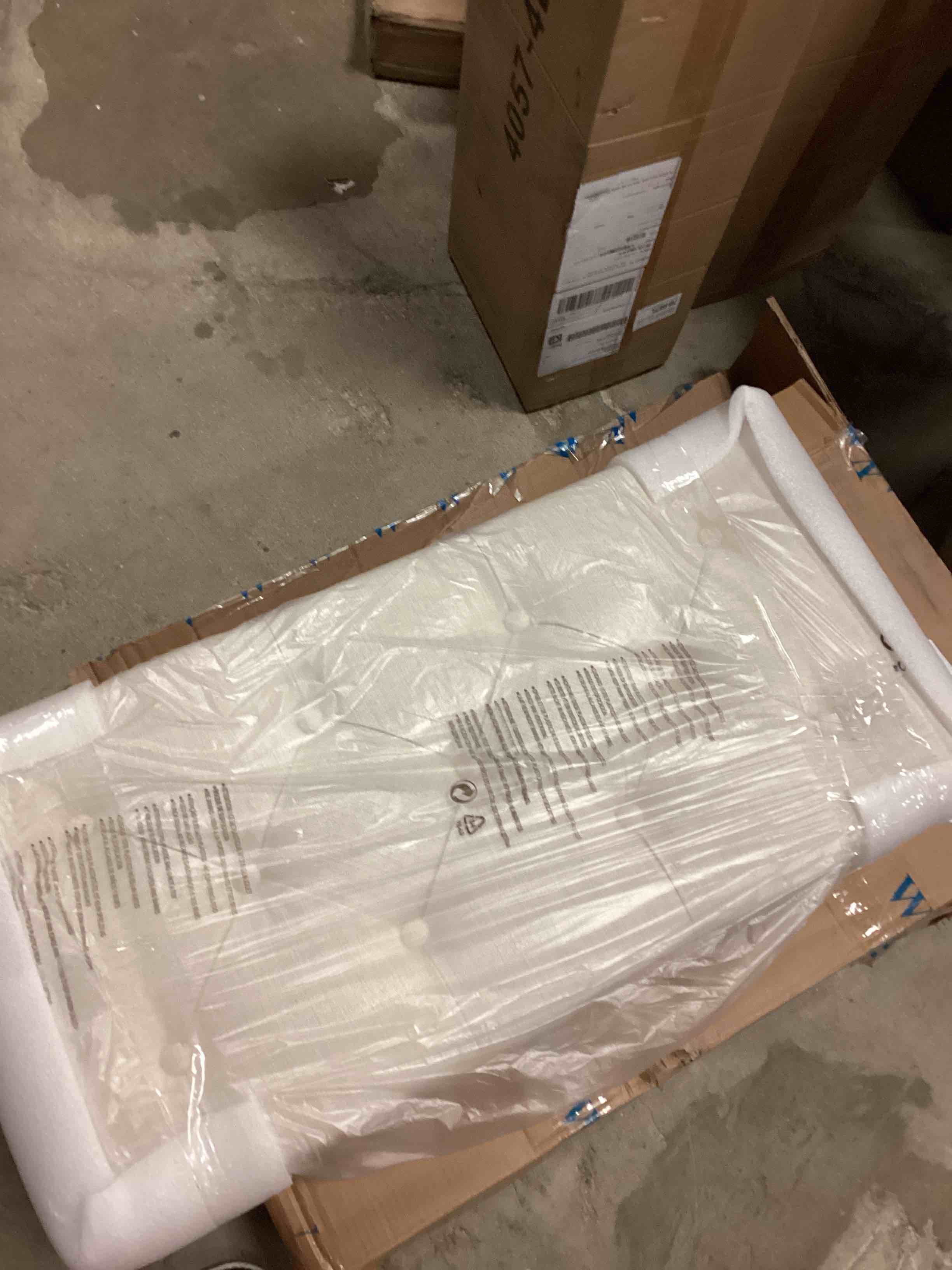 https://s3.amazonaws.com/lotting-images-prod/bidfta/RED6288590_1714057322504.jpeg