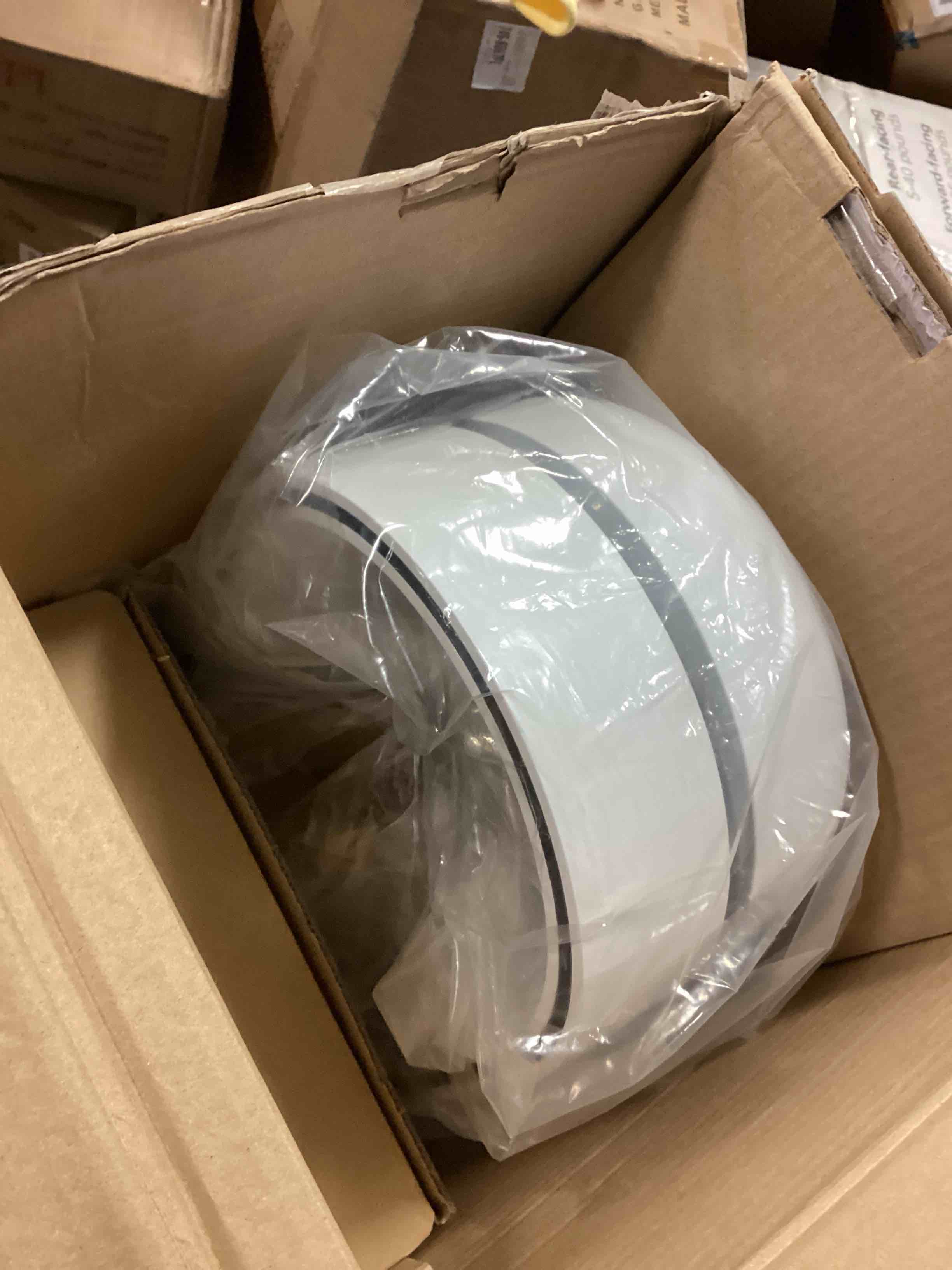 https://s3.amazonaws.com/lotting-images-prod/bidfta/RED6288593_1714056163283.jpeg