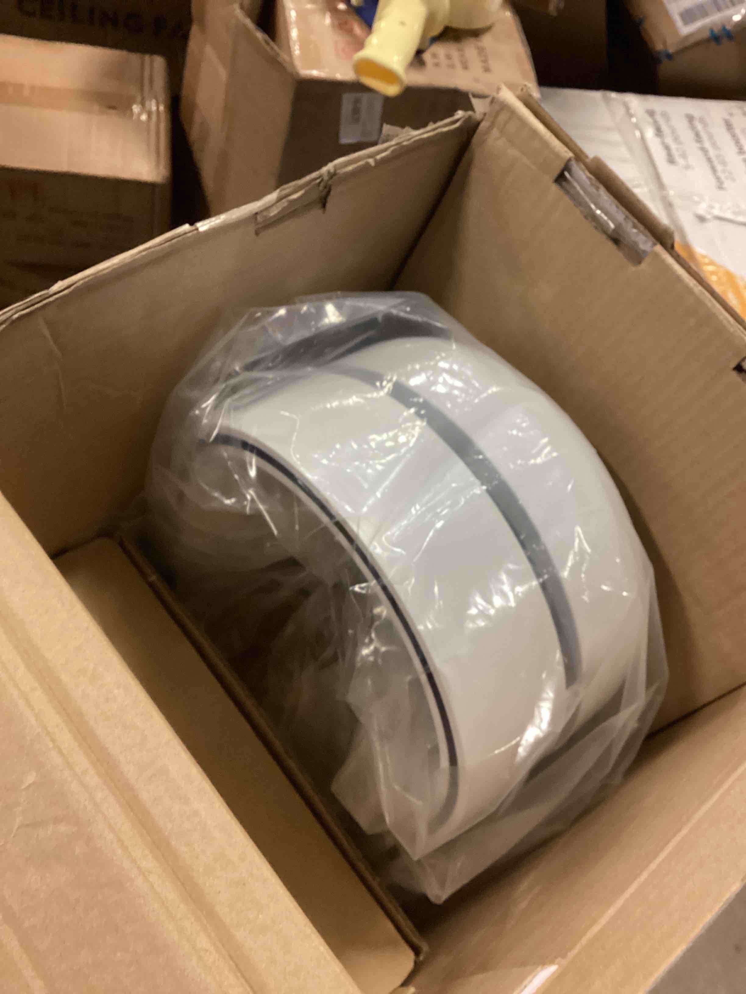 https://s3.amazonaws.com/lotting-images-prod/bidfta/RED6288593_1714056173371.jpeg