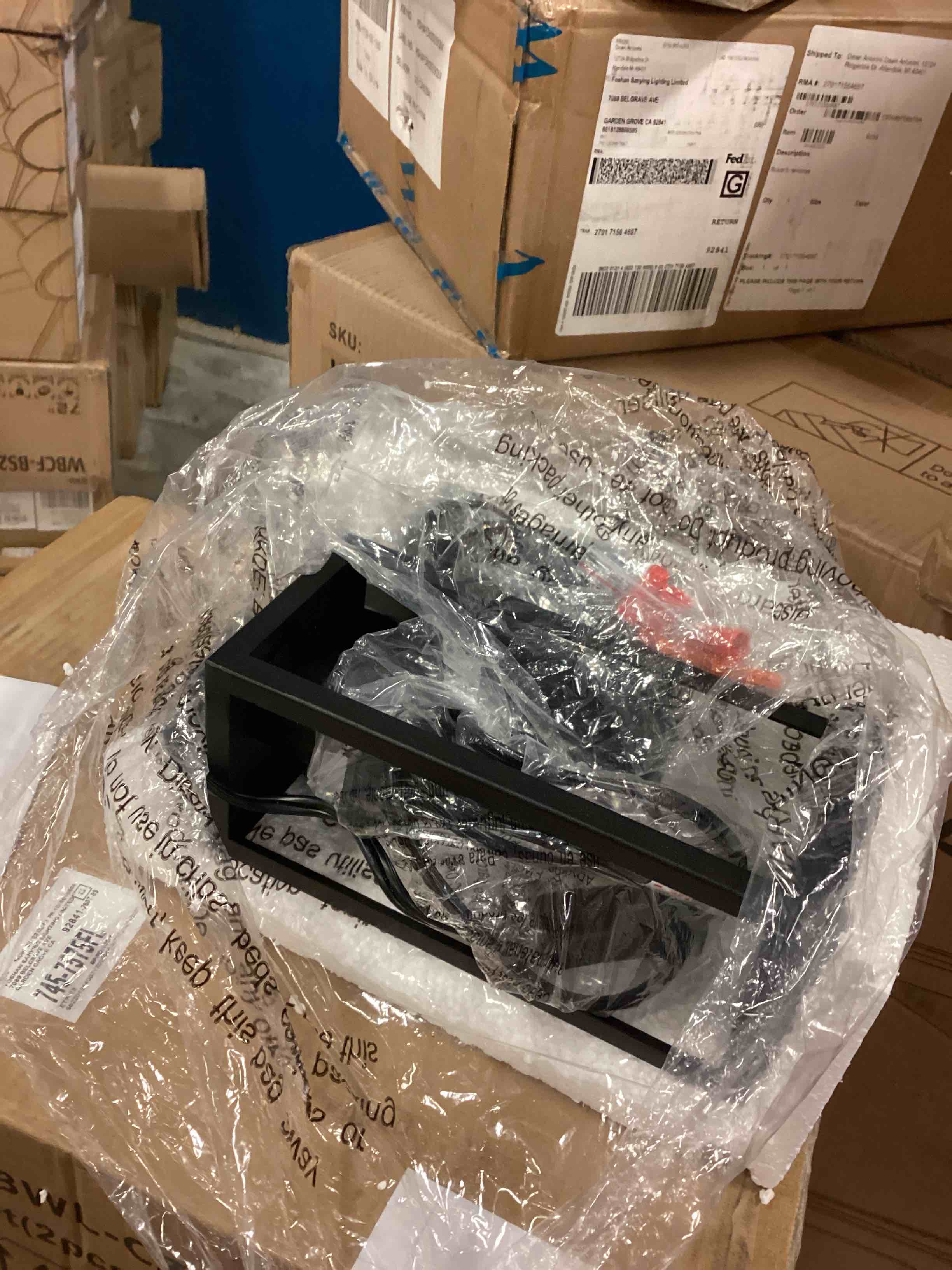 https://s3.amazonaws.com/lotting-images-prod/bidfta/RED6288618_1714061719235.jpeg