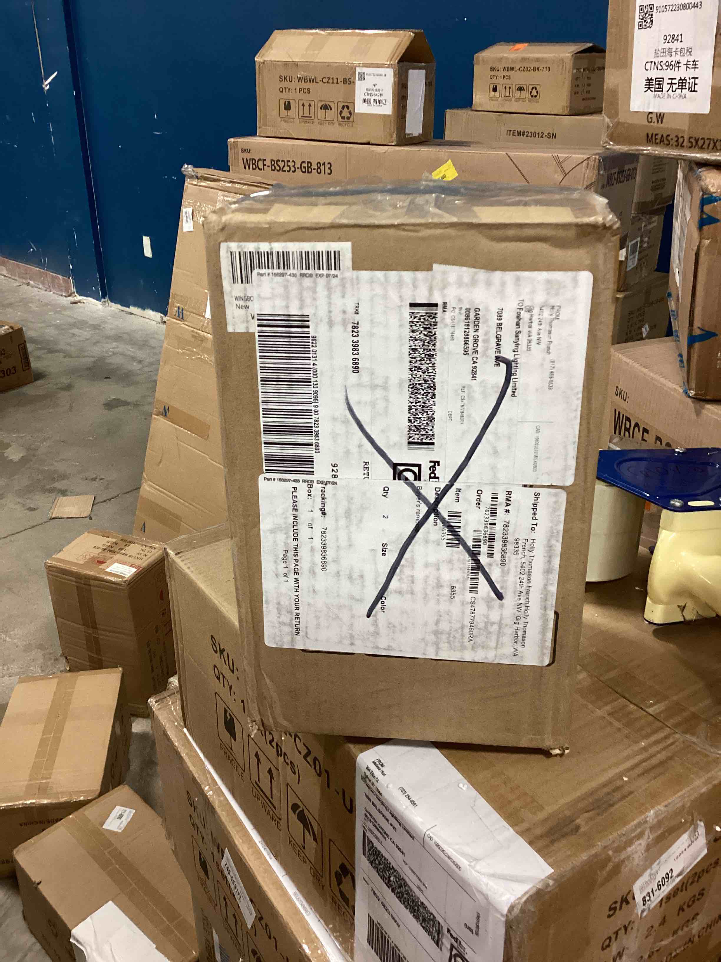 https://s3.amazonaws.com/lotting-images-prod/bidfta/RED6288618_1714061753745.jpeg