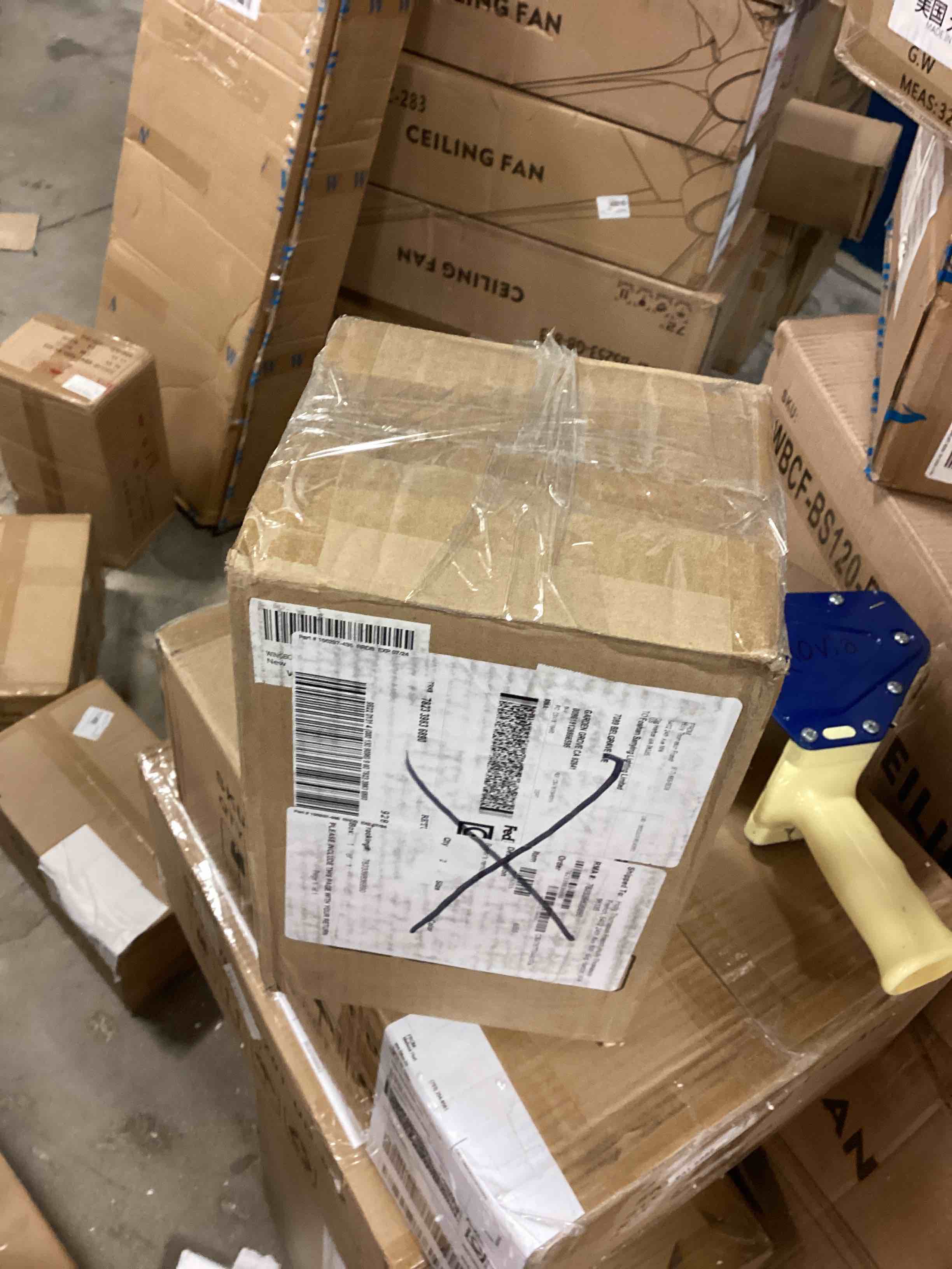 https://s3.amazonaws.com/lotting-images-prod/bidfta/RED6288618_1714061756481.jpeg