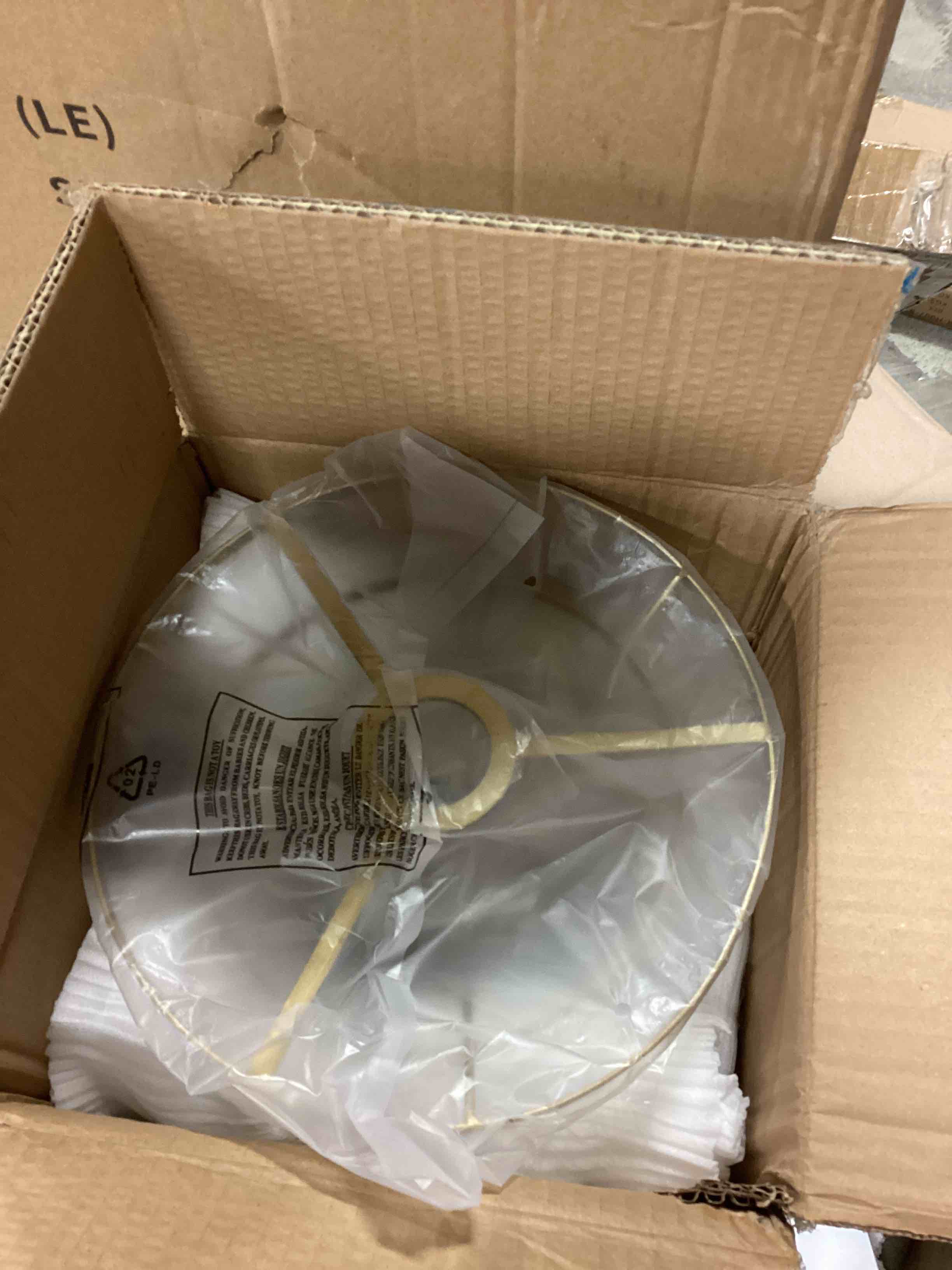 https://s3.amazonaws.com/lotting-images-prod/bidfta/RED6288619_1714062118855.jpeg