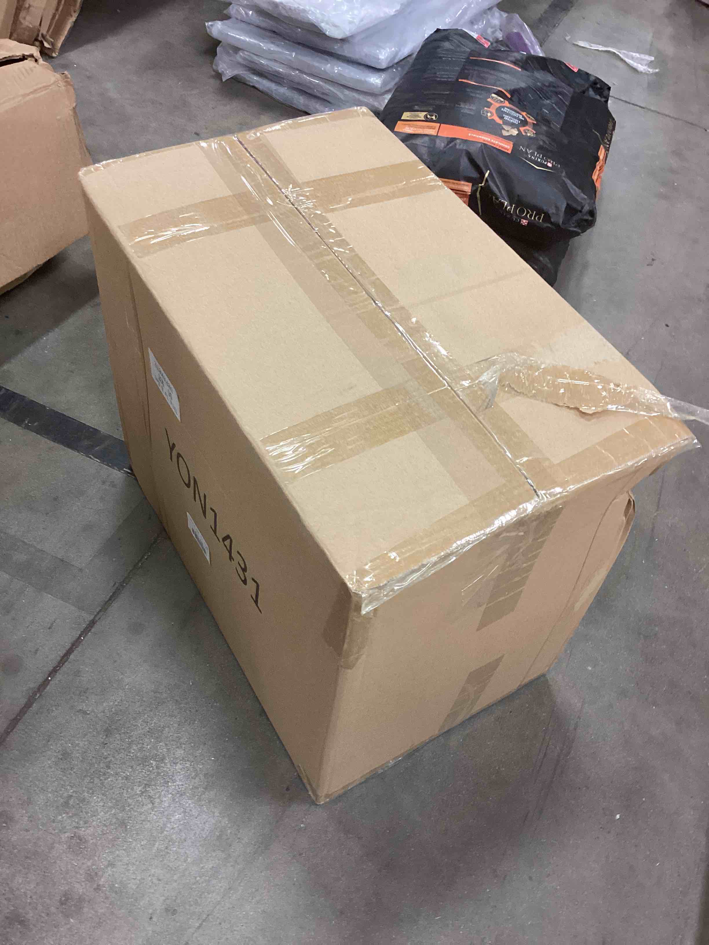 https://s3.amazonaws.com/lotting-images-prod/bidfta/RED6289412_1715257435888.jpeg