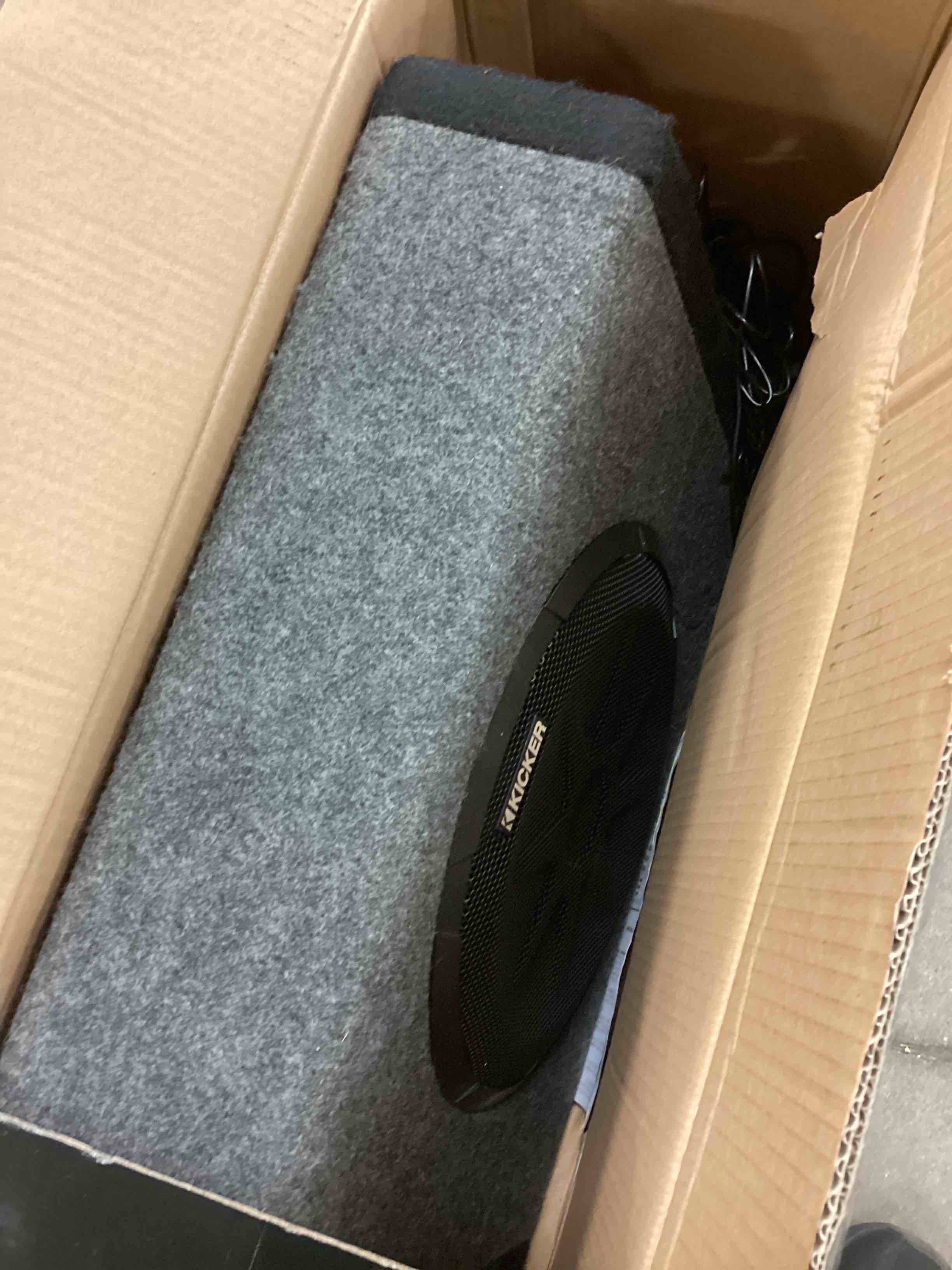 https://s3.amazonaws.com/lotting-images-prod/bidfta/RED6289854_1715712431308.jpeg