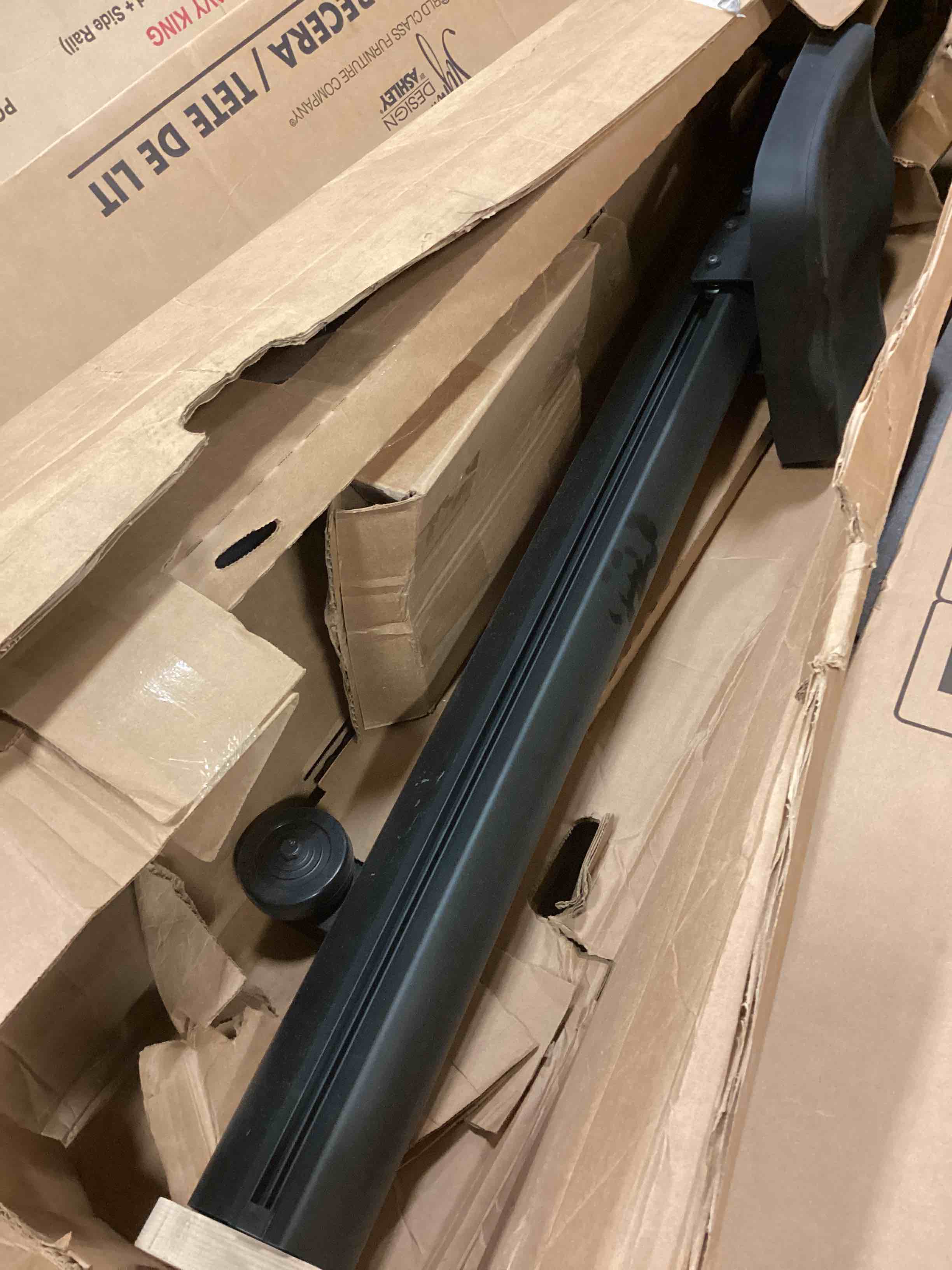 https://s3.amazonaws.com/lotting-images-prod/bidfta/RED6294791_1712334732529.jpeg