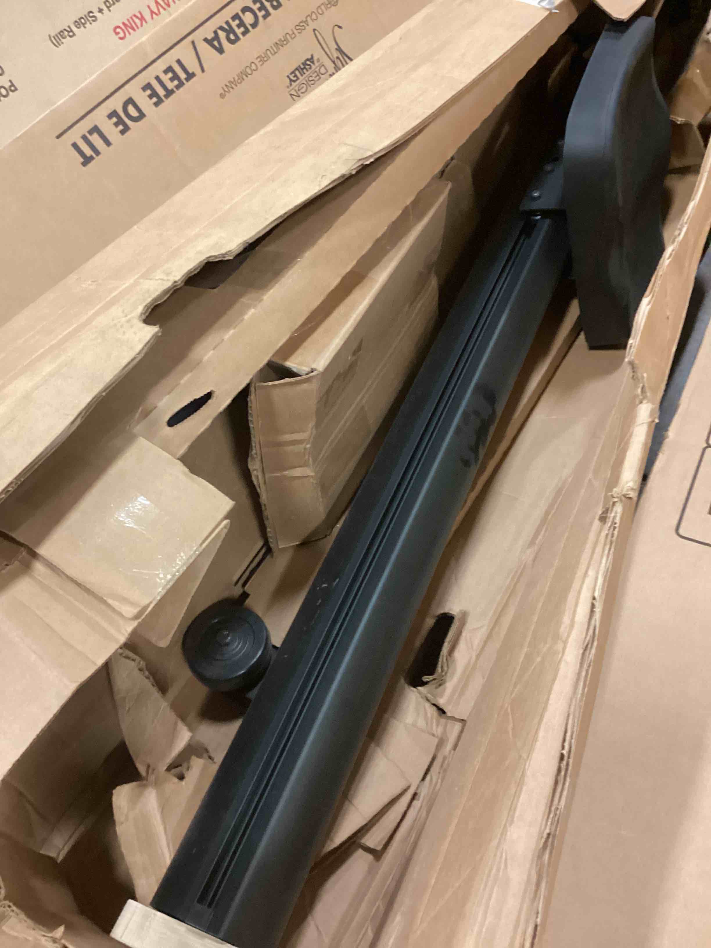 https://s3.amazonaws.com/lotting-images-prod/bidfta/RED6294791_1712334733811.jpeg