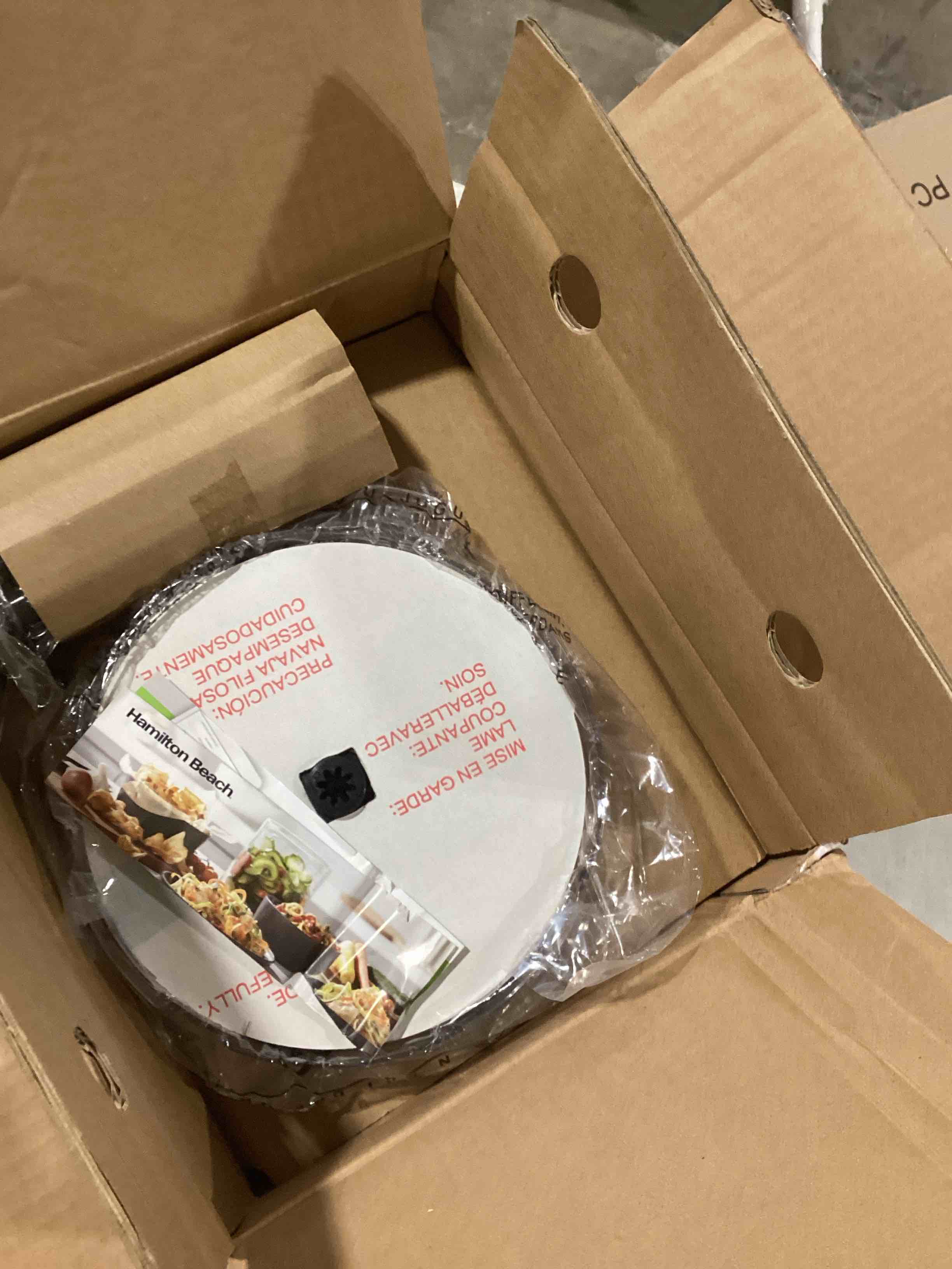 https://s3.amazonaws.com/lotting-images-prod/bidfta/RED6307966_1716987814736.jpeg