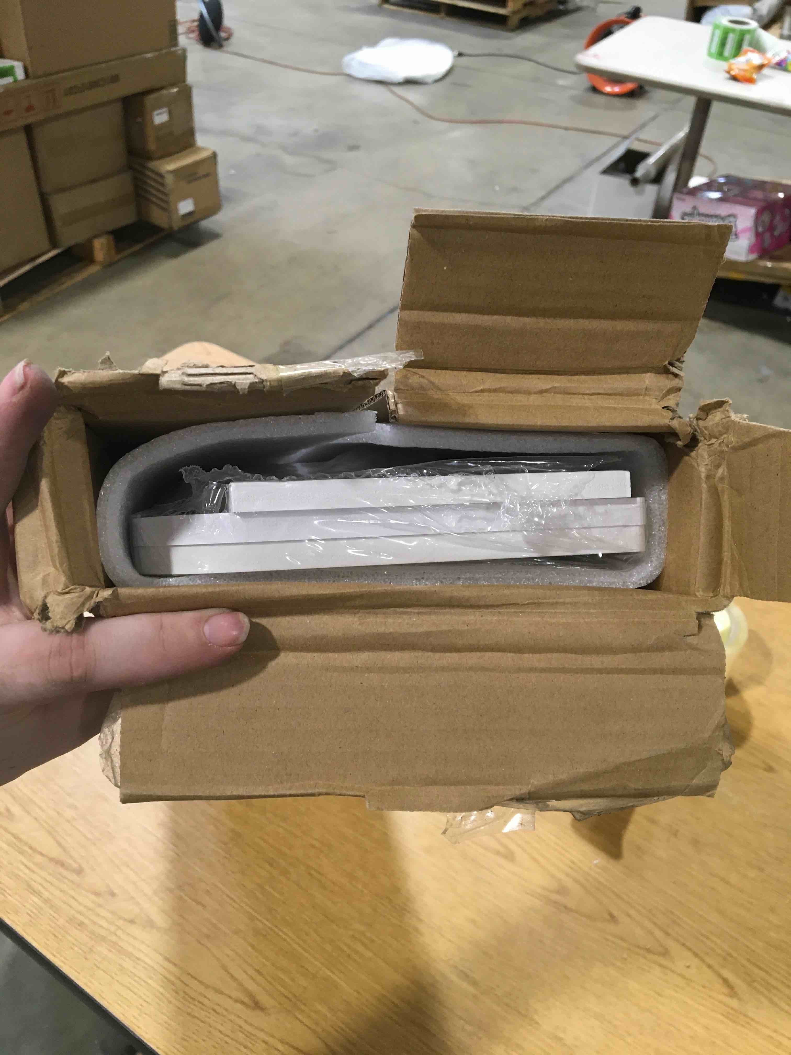 https://s3.amazonaws.com/lotting-images-prod/bidfta/RED6308071_1717424073900.jpeg