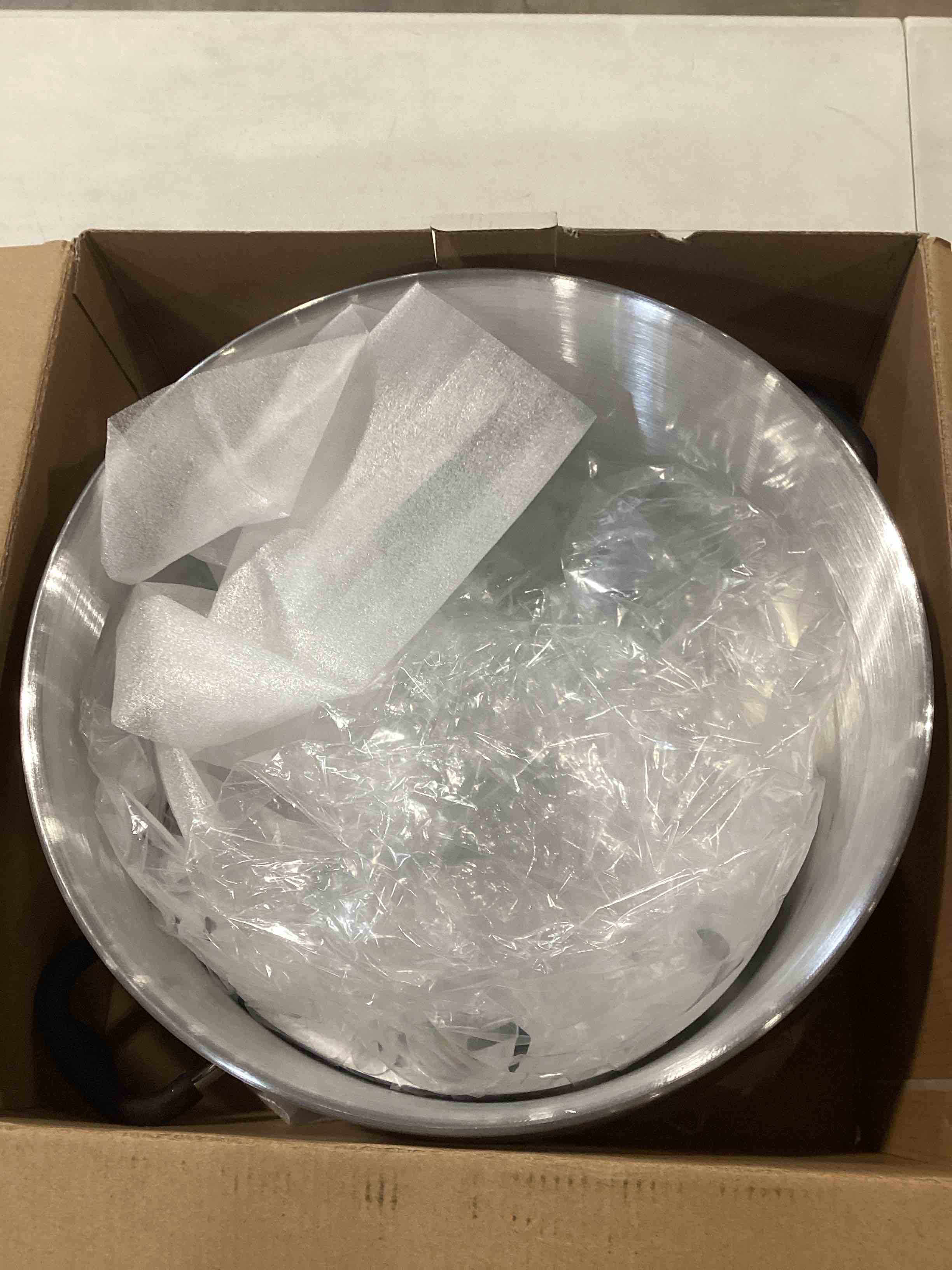 https://s3.amazonaws.com/lotting-images-prod/bidfta/RED6308287_1717776760455.jpeg