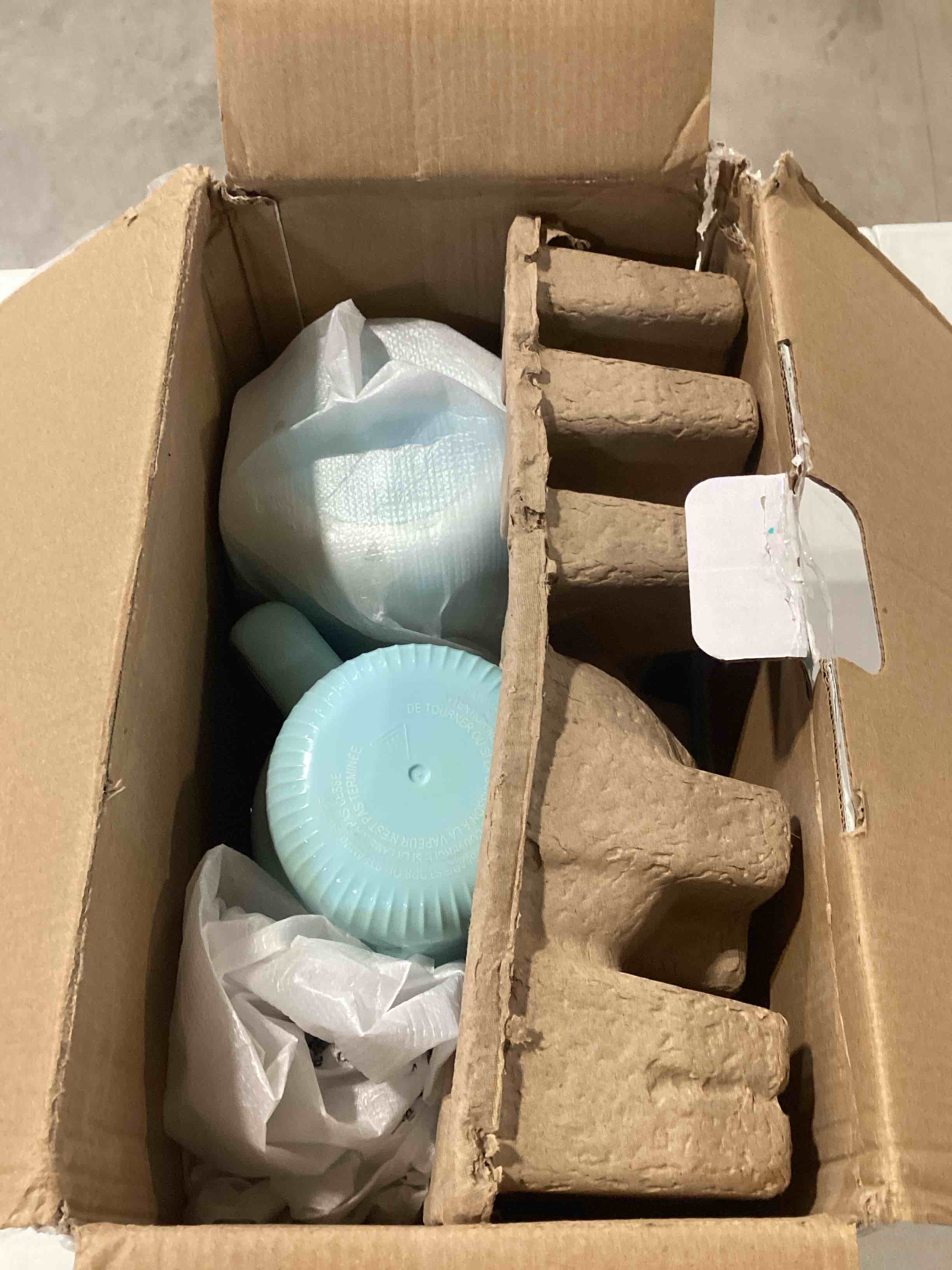https://s3.amazonaws.com/lotting-images-prod/bidfta/RED6308315_1717783342520.jpeg