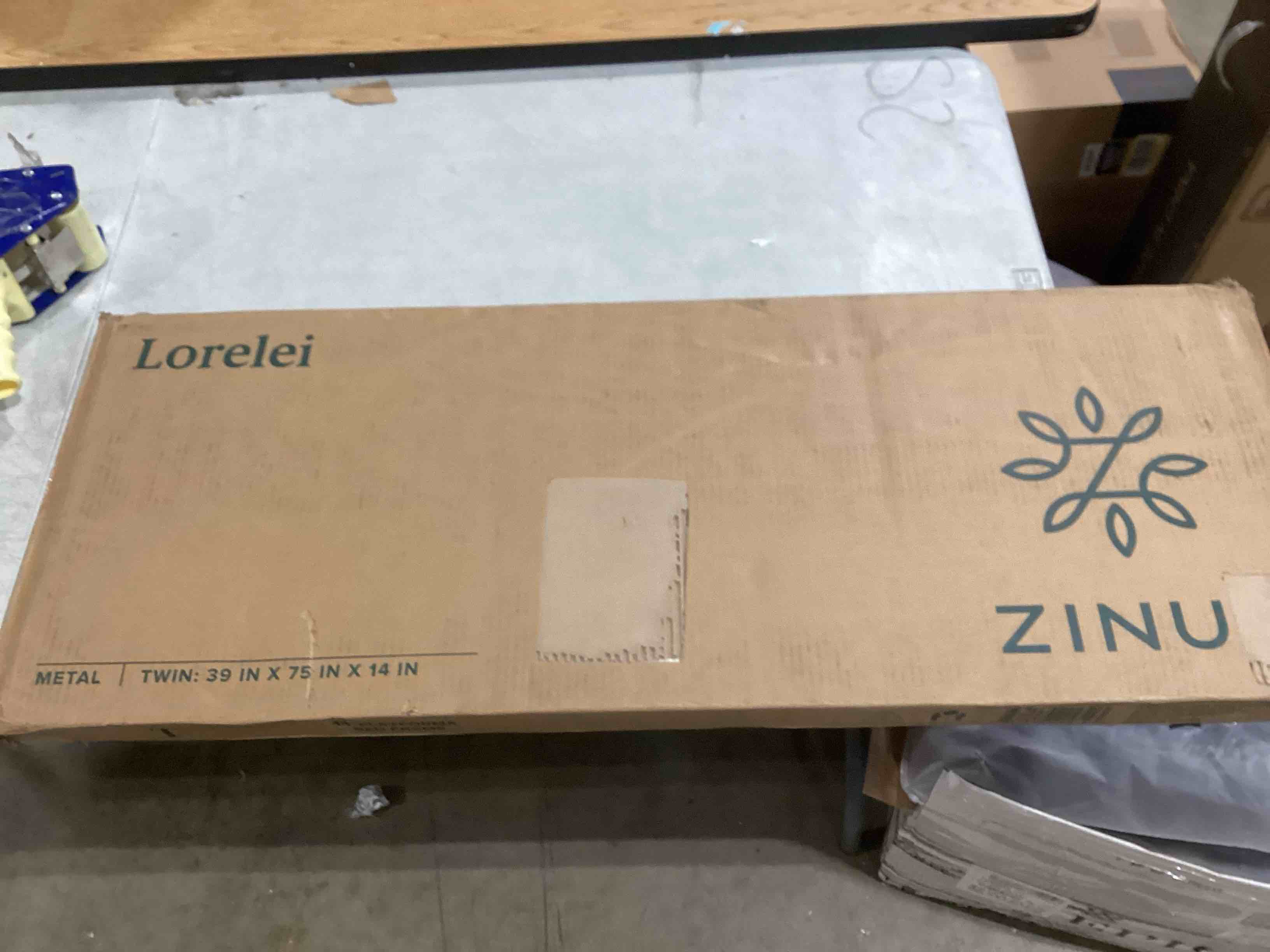 https://s3.amazonaws.com/lotting-images-prod/bidfta/RED6310462_1718279083354.jpeg
