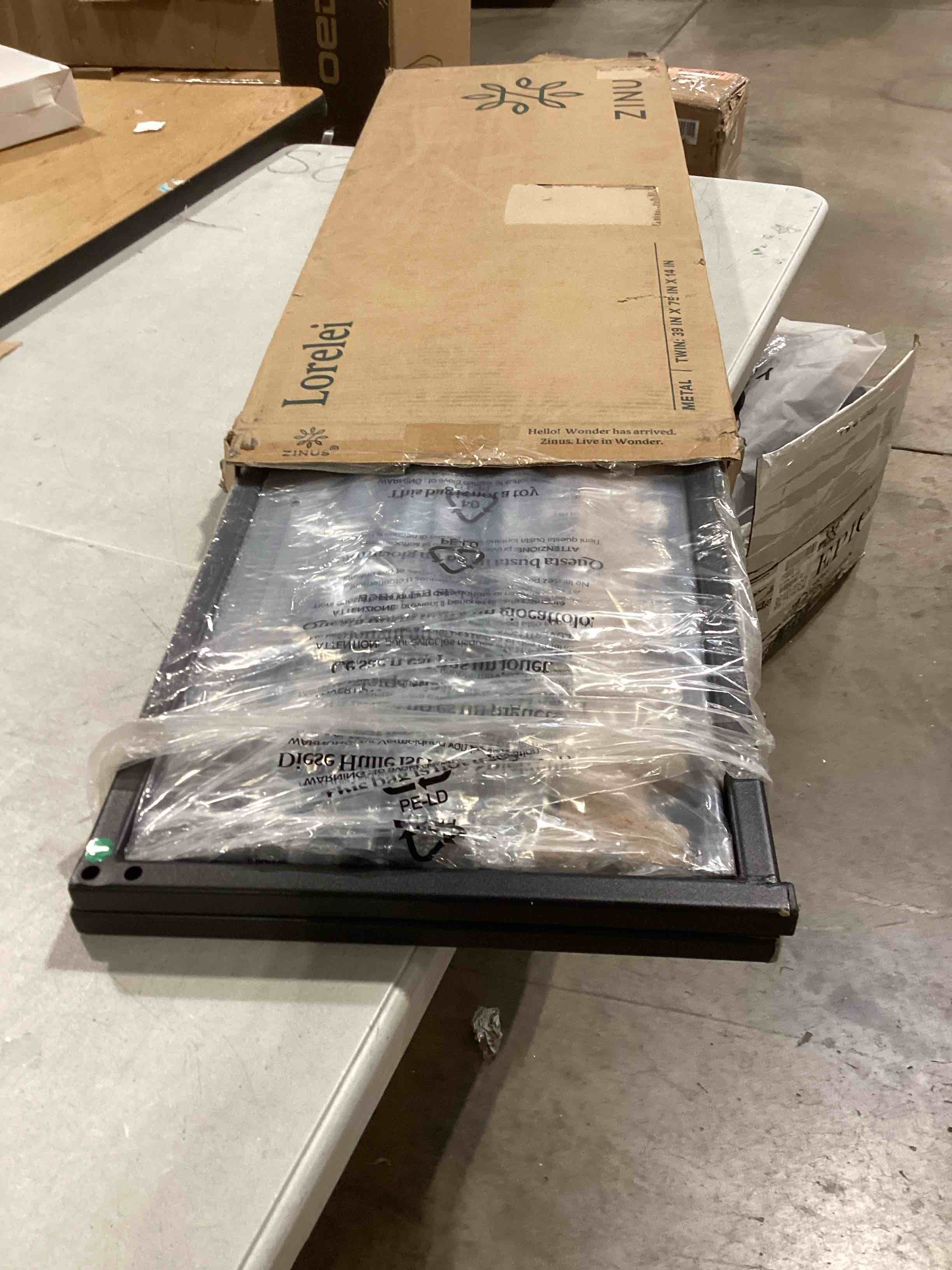 https://s3.amazonaws.com/lotting-images-prod/bidfta/RED6310462_1718279129847.jpeg