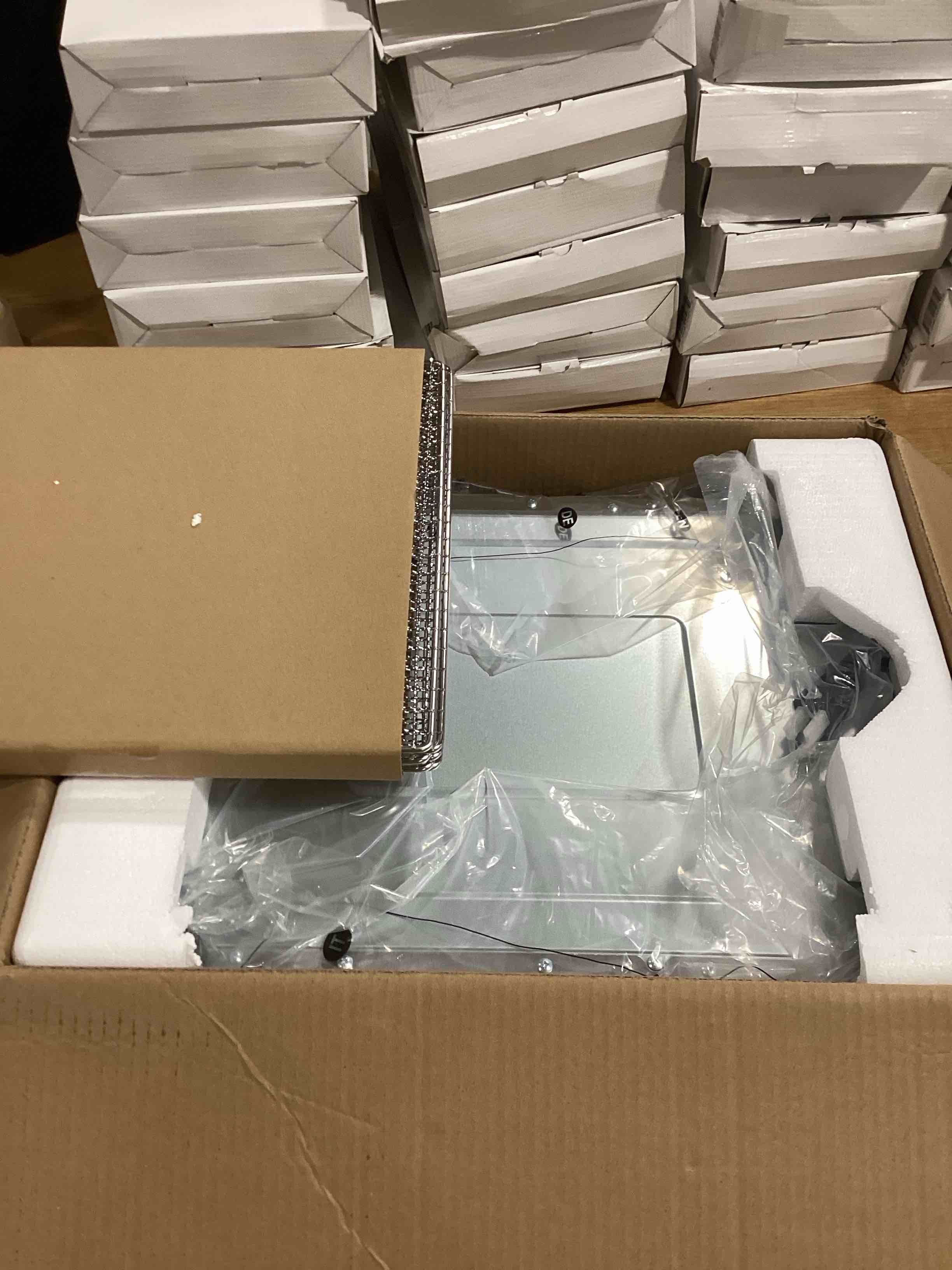 https://s3.amazonaws.com/lotting-images-prod/bidfta/RED6310463_1718279614109.jpeg
