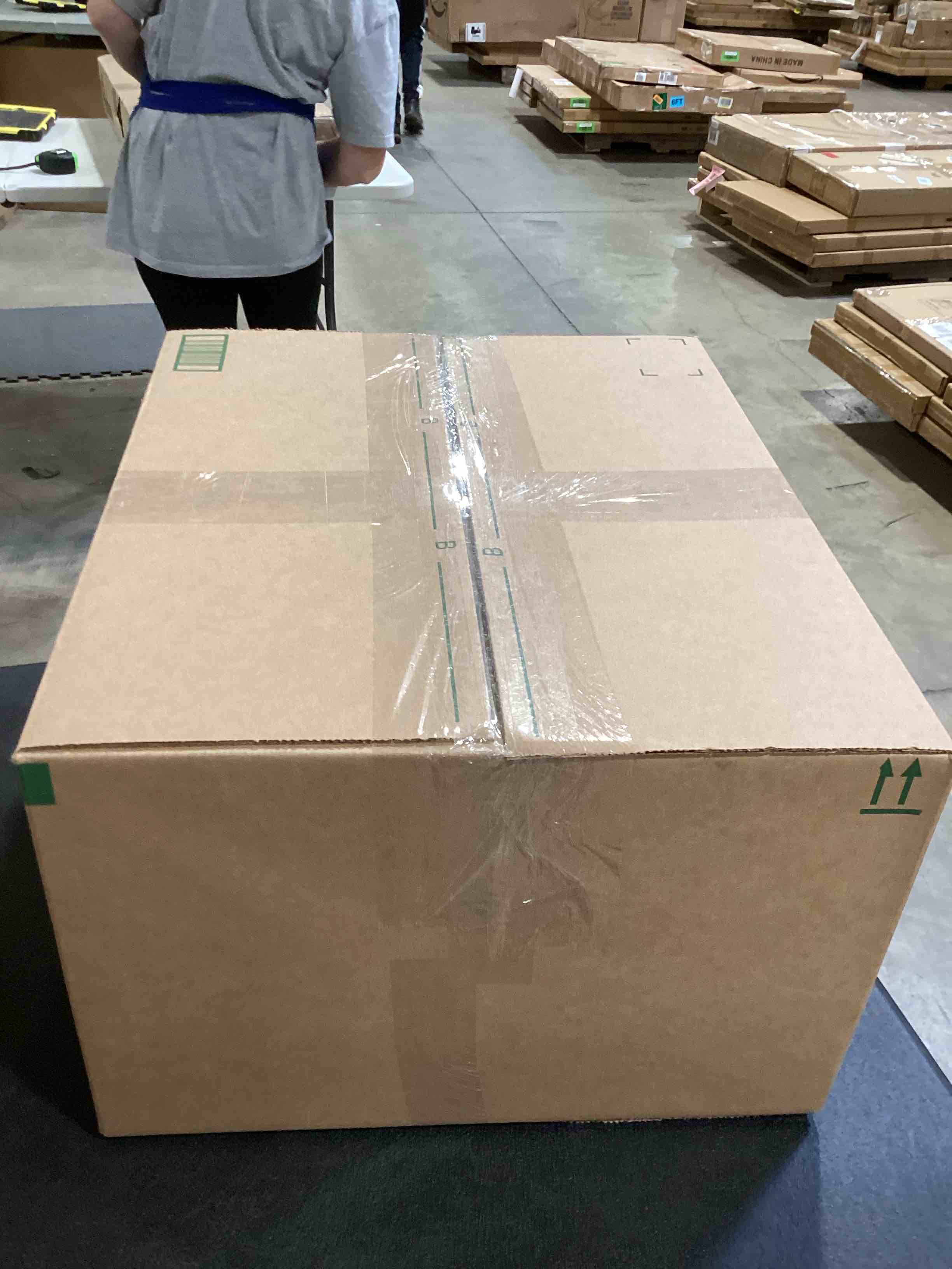 https://s3.amazonaws.com/lotting-images-prod/bidfta/RED6311023_1717681718939.jpeg