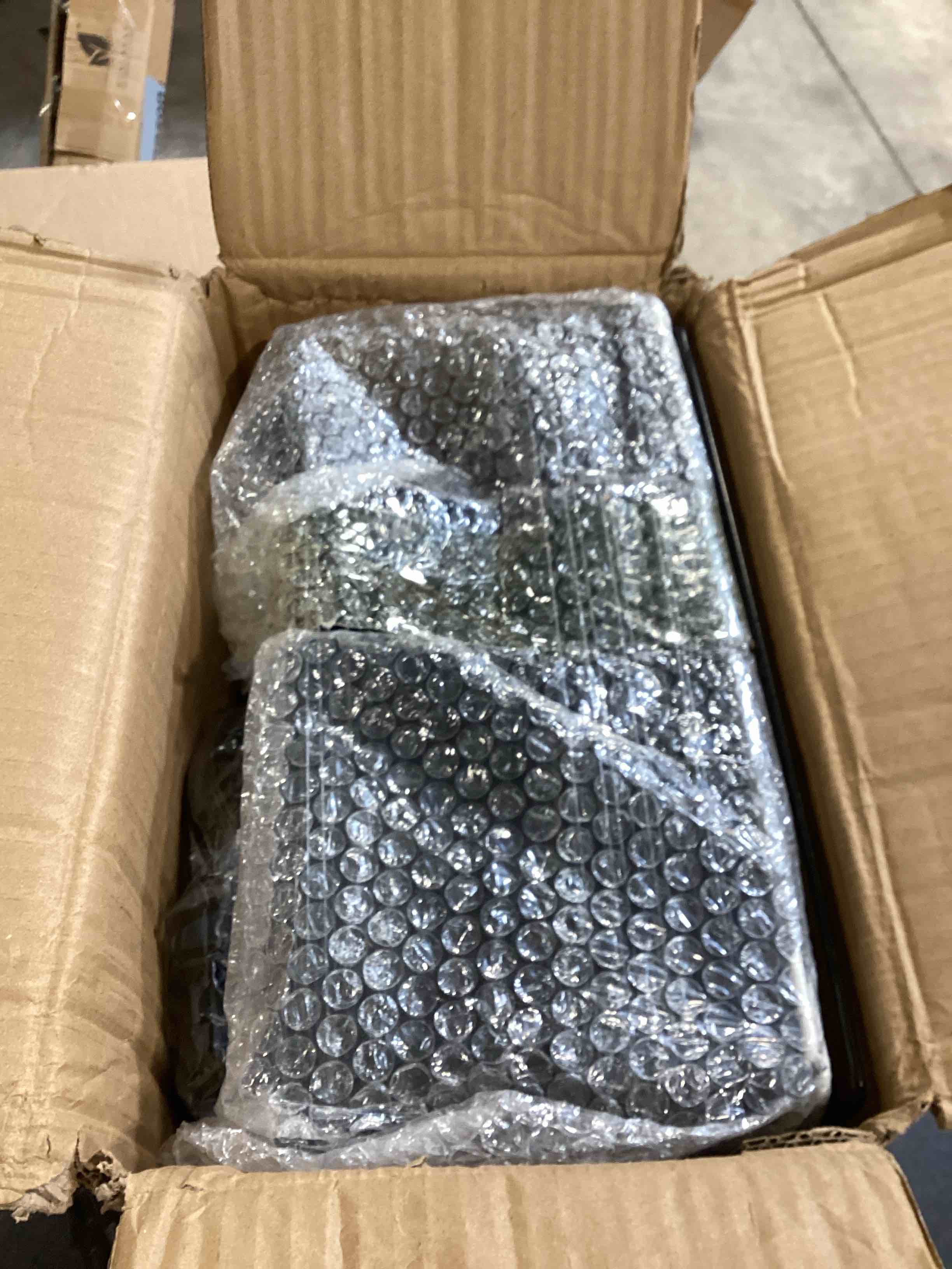 https://s3.amazonaws.com/lotting-images-prod/bidfta/RED6311037_1717691134454.jpeg