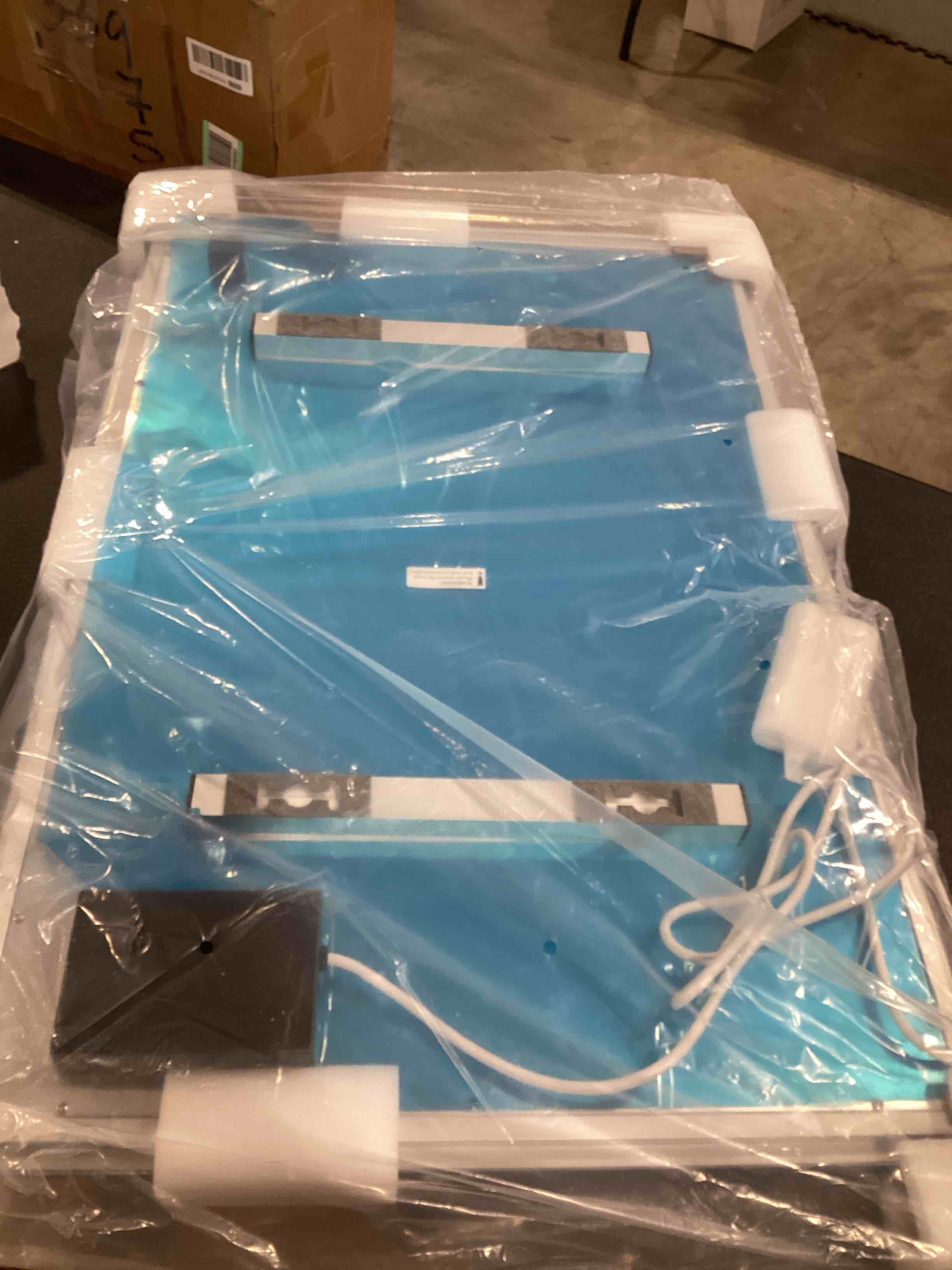 https://s3.amazonaws.com/lotting-images-prod/bidfta/RED6311071_1717760238281.jpeg