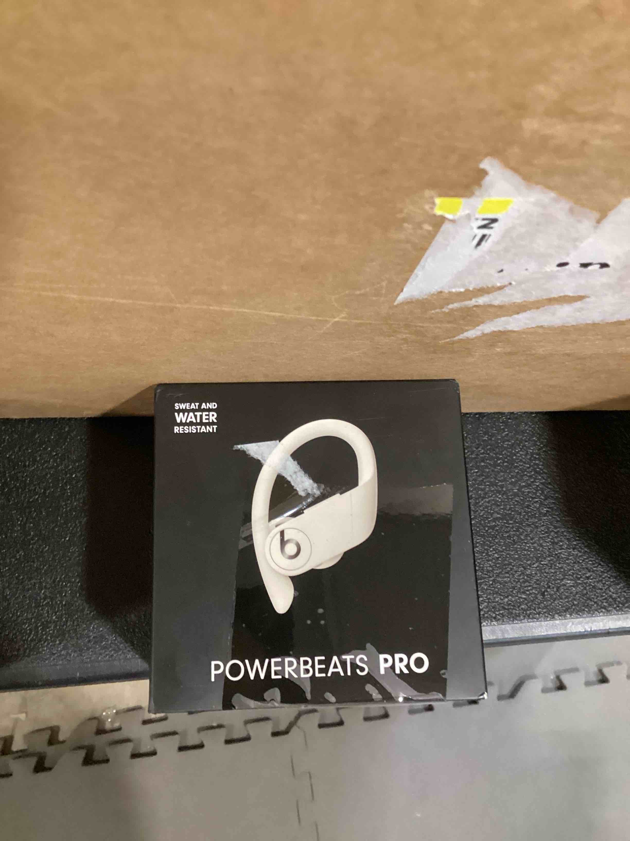 https://s3.amazonaws.com/lotting-images-prod/bidfta/RED6311098_1717768169261.jpeg