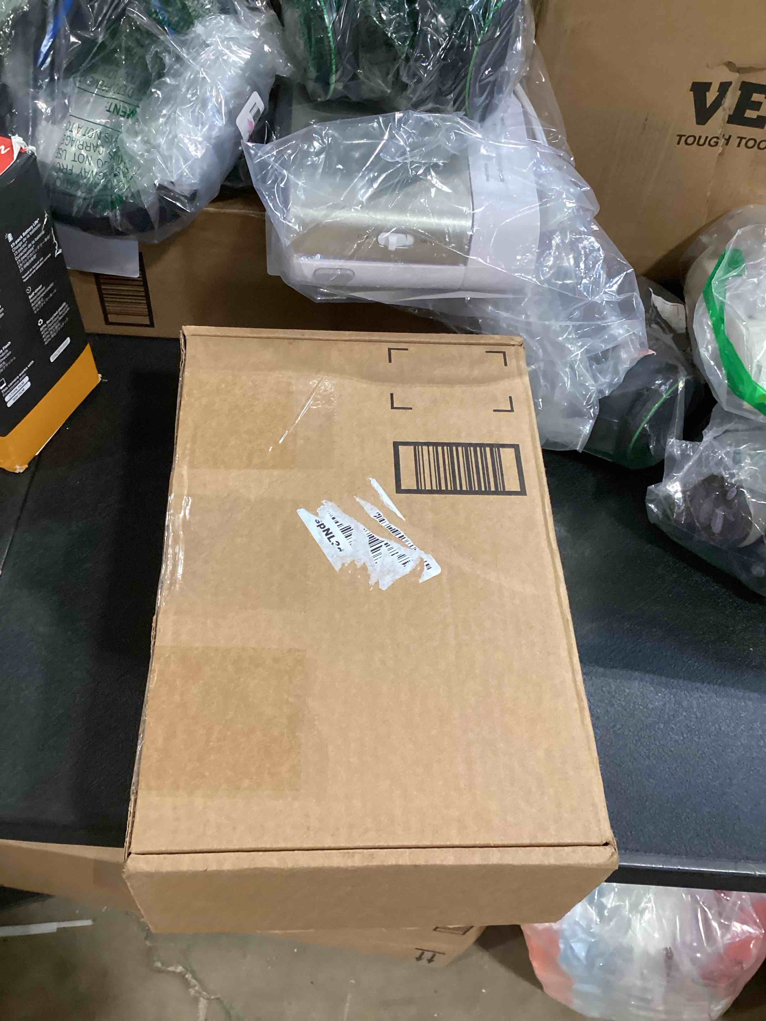 https://s3.amazonaws.com/lotting-images-prod/bidfta/RED6311115_1717772124027.jpeg