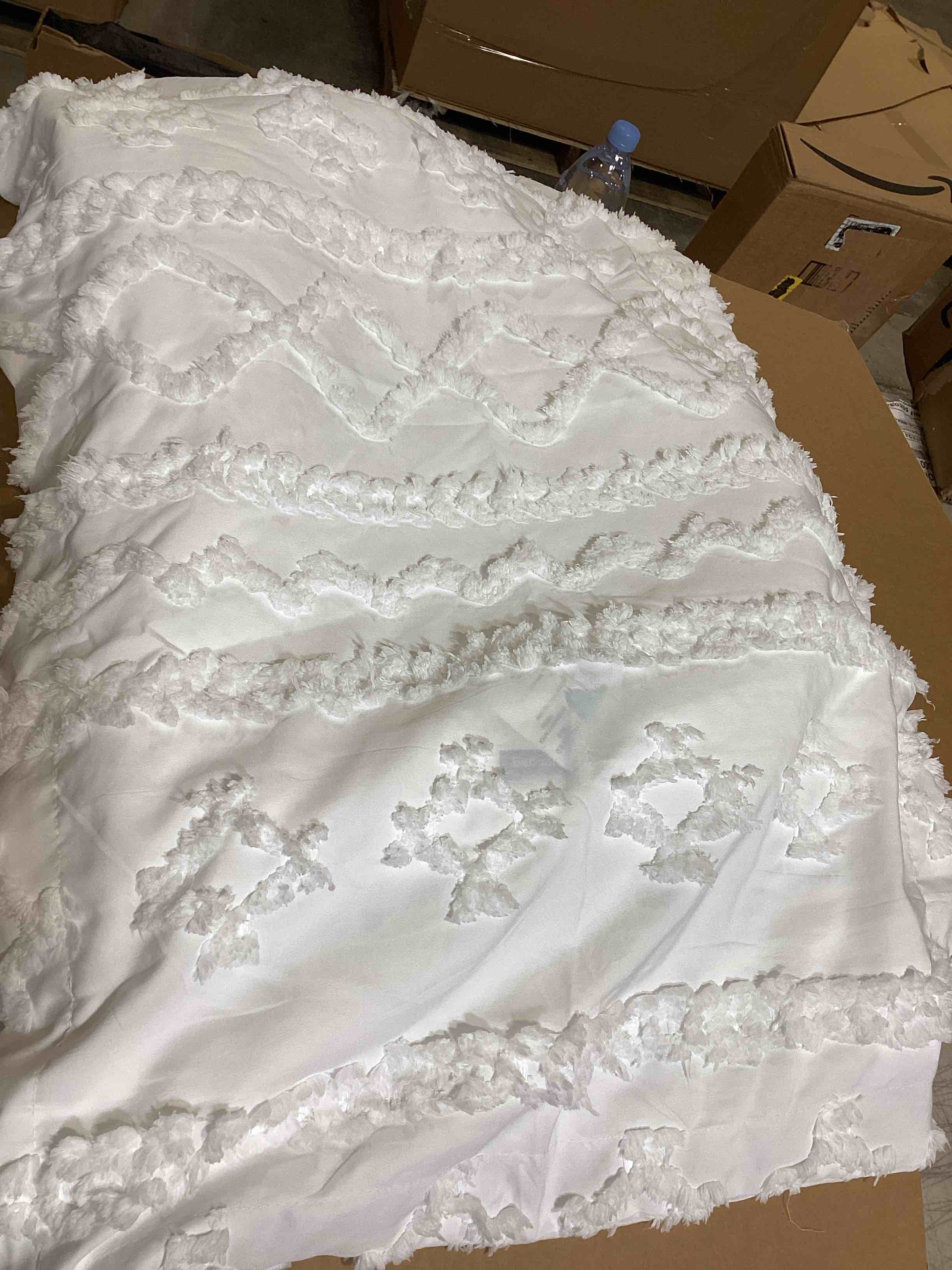 https://s3.amazonaws.com/lotting-images-prod/bidfta/RED6312358_1718994265288.jpeg