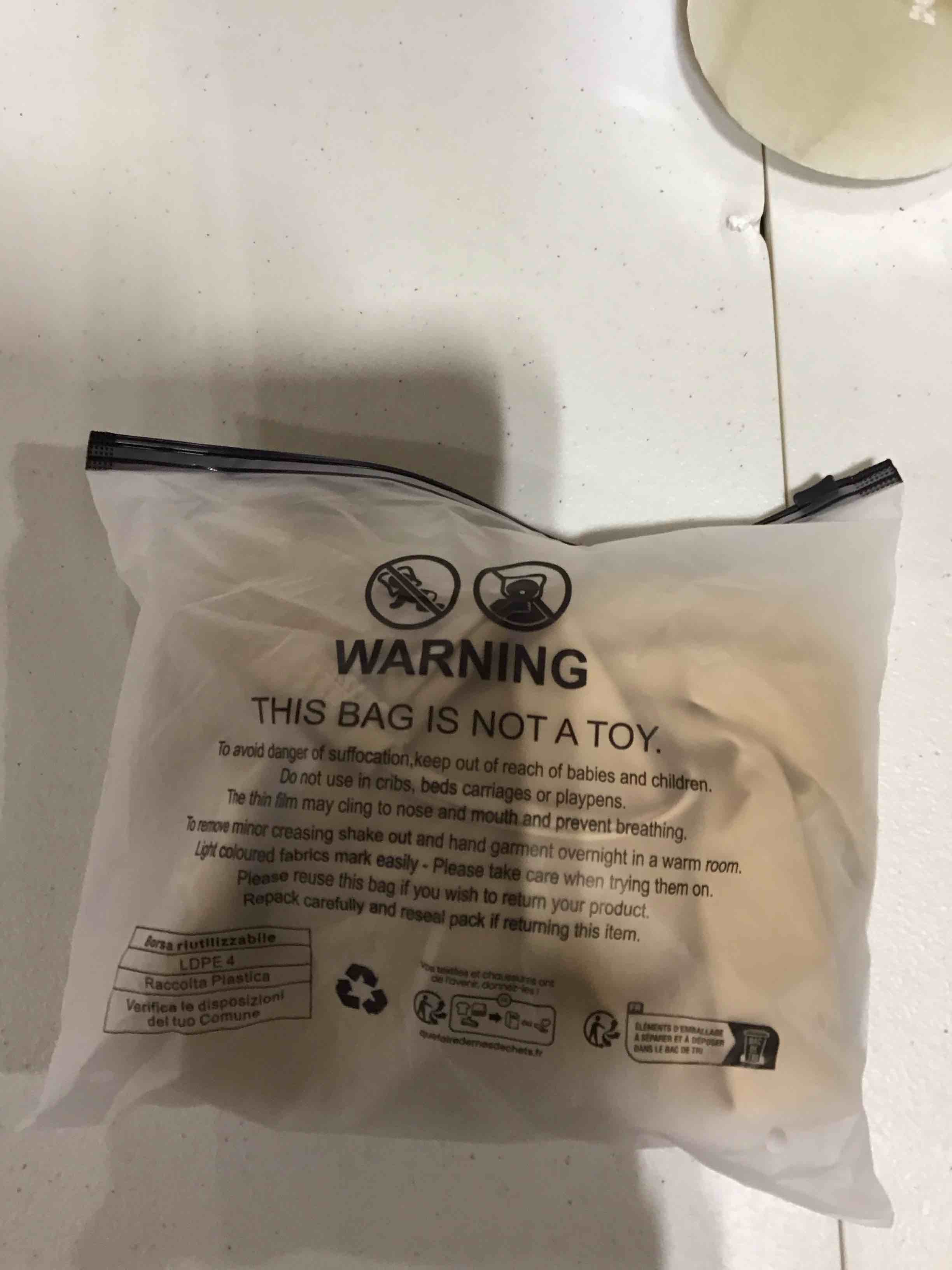 https://s3.amazonaws.com/lotting-images-prod/bidfta/RED6313057_1728491613771.jpeg