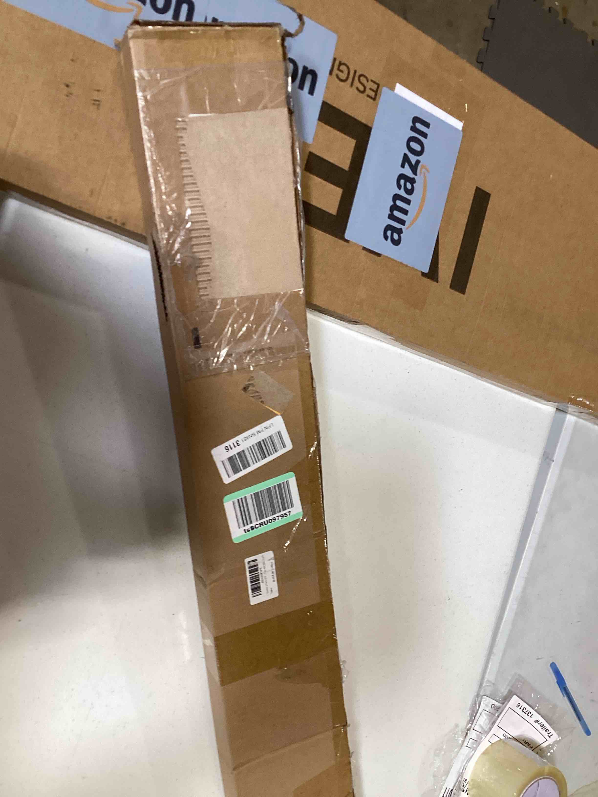 https://s3.amazonaws.com/lotting-images-prod/bidfta/RED6313291_1728580235230.jpeg