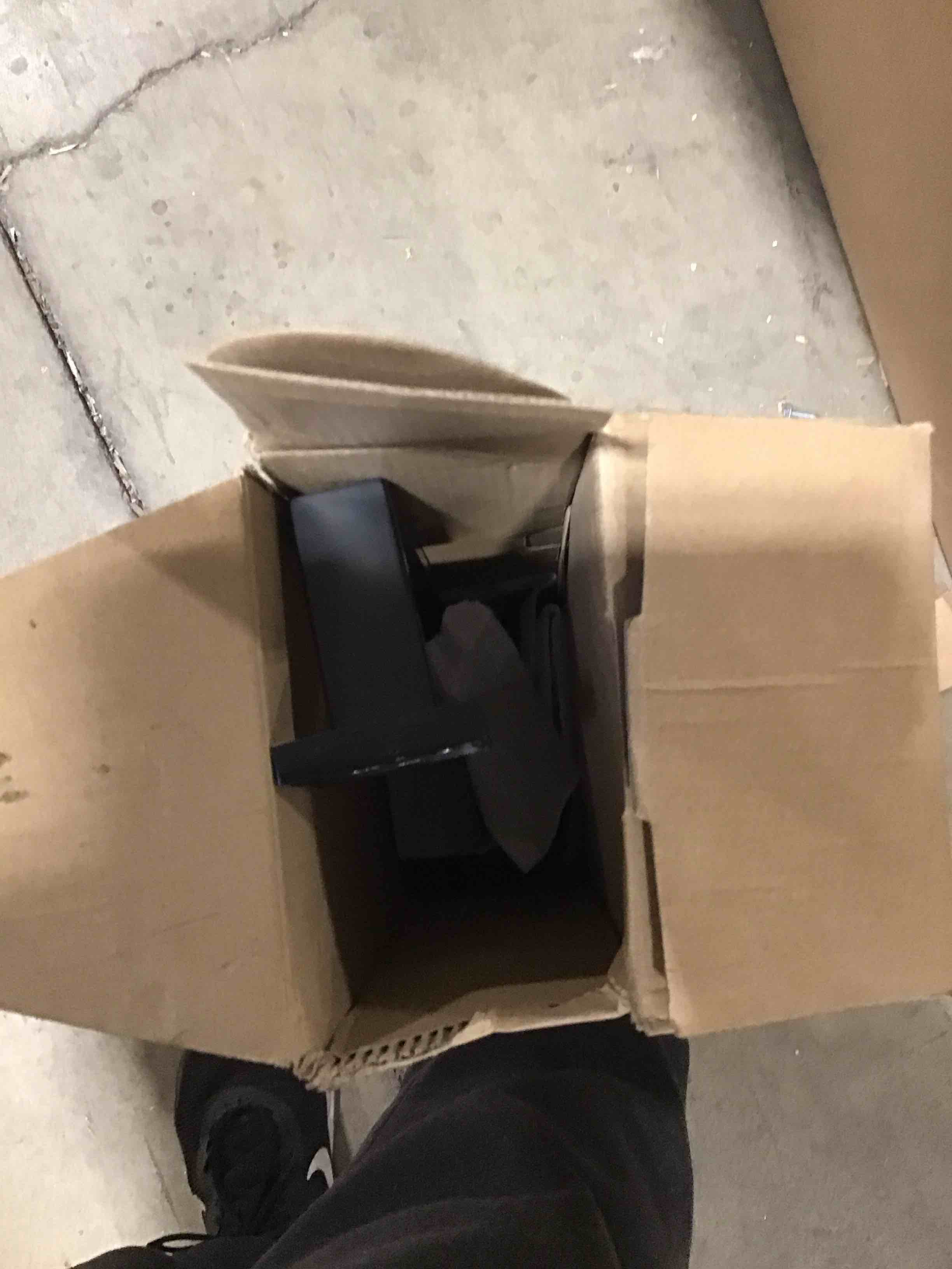 https://s3.amazonaws.com/lotting-images-prod/bidfta/RED6313477_1729006097949.jpeg