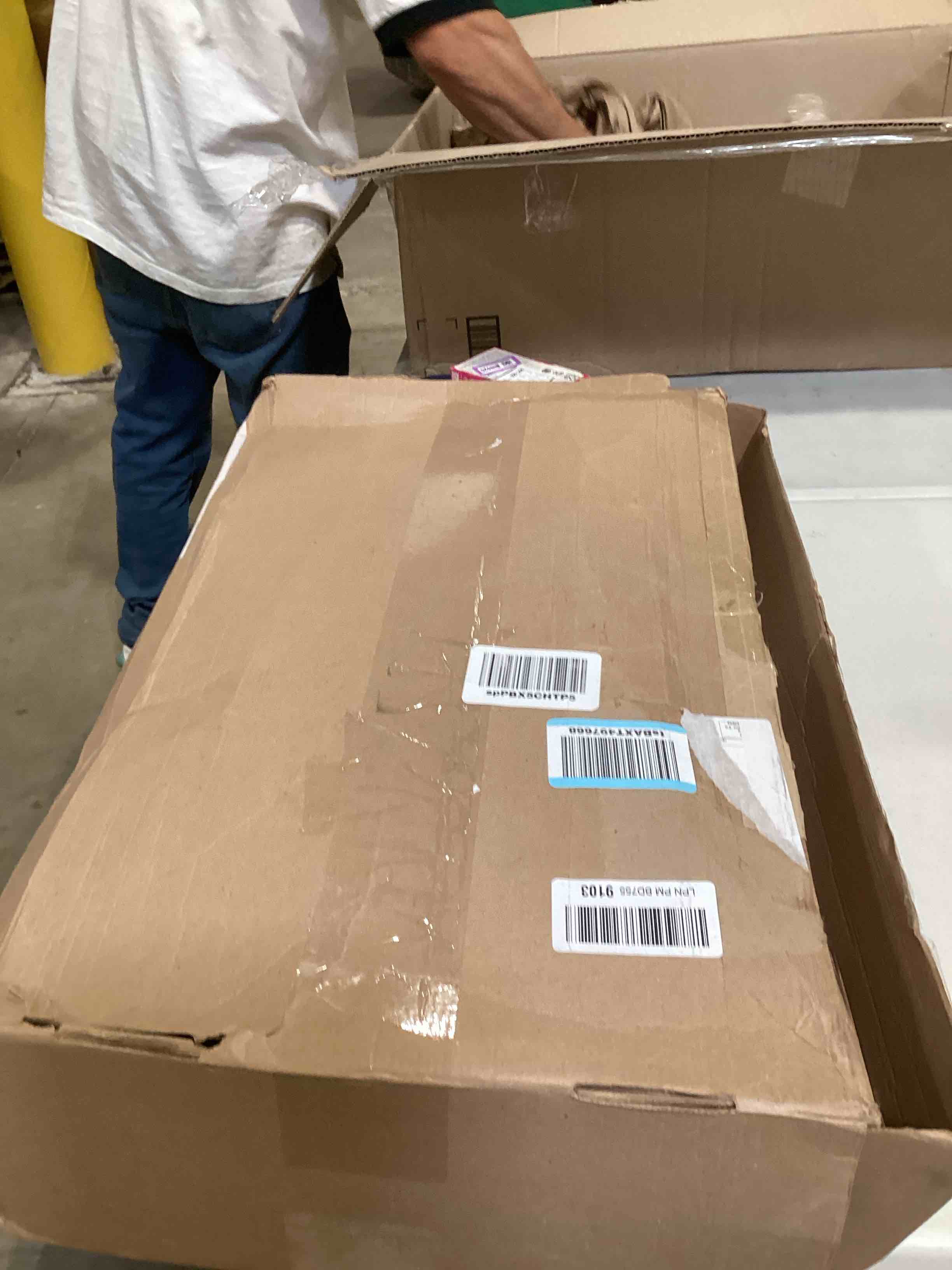 https://s3.amazonaws.com/lotting-images-prod/bidfta/RED6313825_1729191347209.jpeg