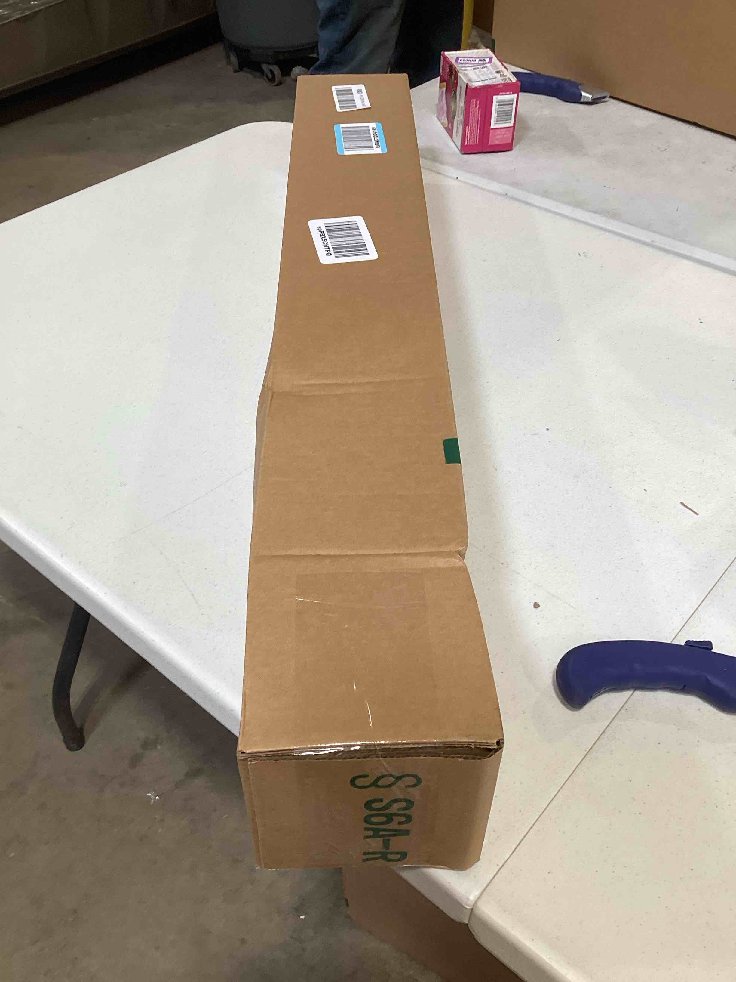 https://s3.amazonaws.com/lotting-images-prod/bidfta/RED6313826_1729191543171.jpeg