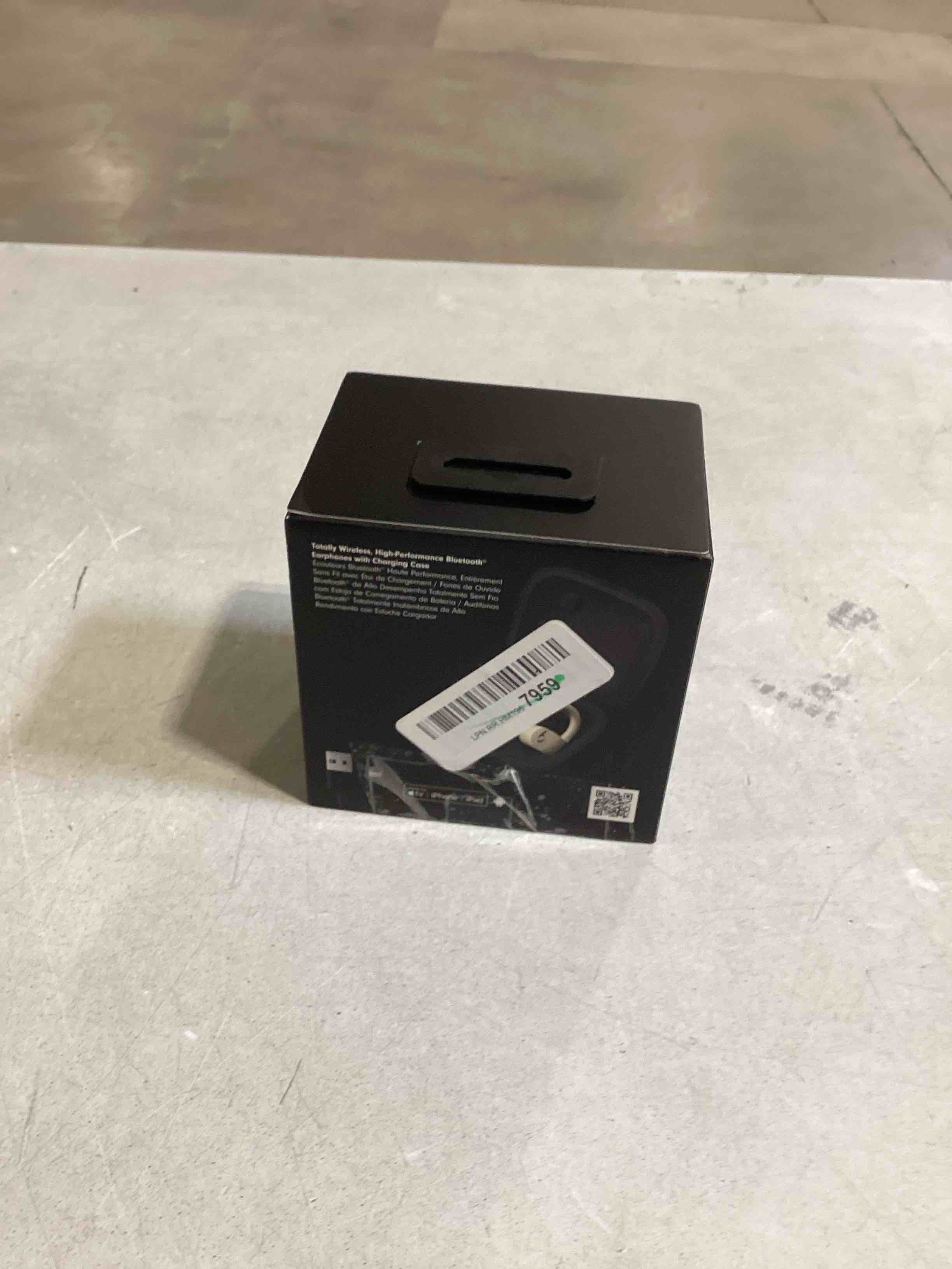 https://s3.amazonaws.com/lotting-images-prod/bidfta/RED6314136_1714413409055.jpeg