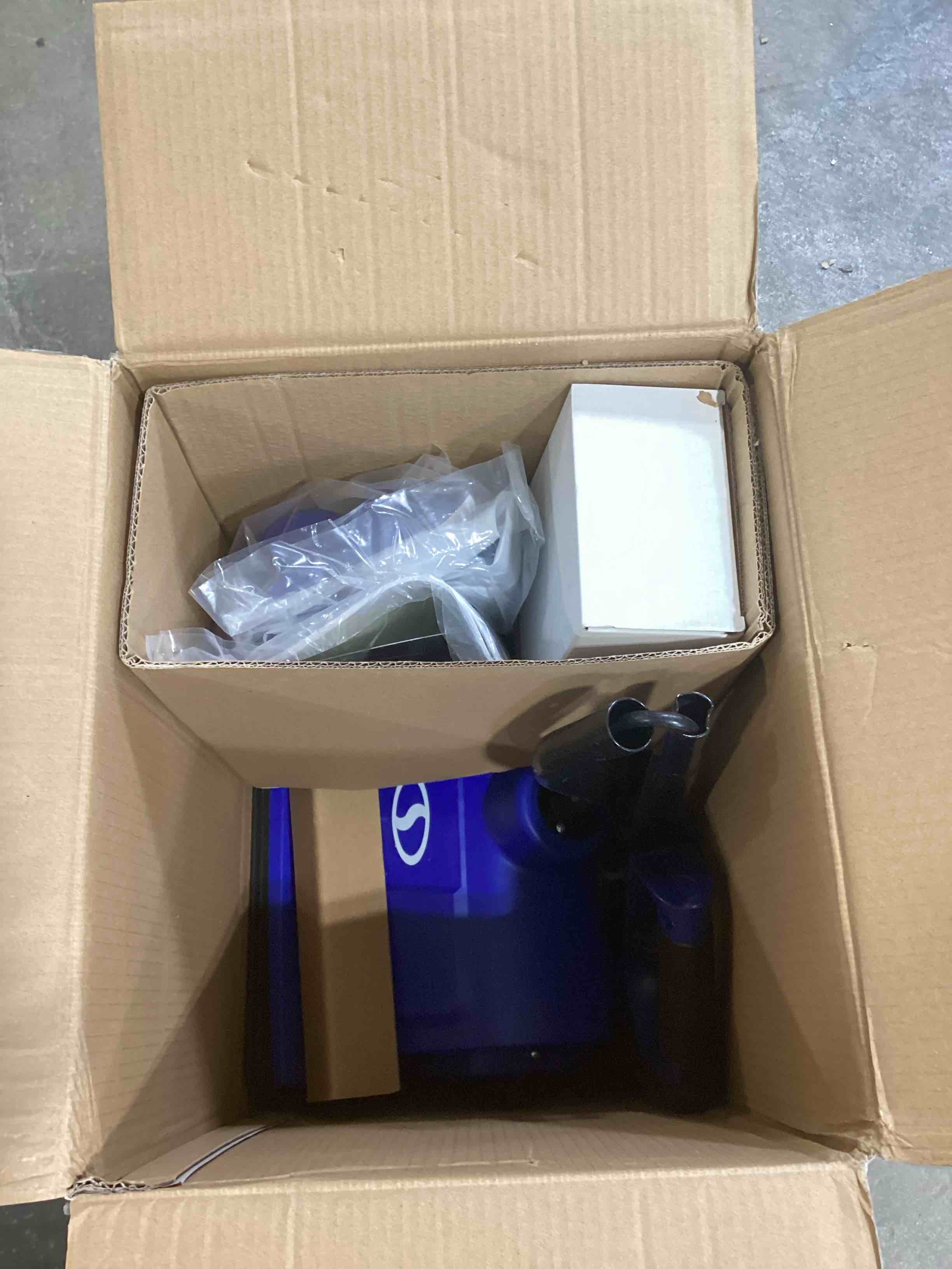 https://s3.amazonaws.com/lotting-images-prod/bidfta/RED6314371_1716229342164.jpeg