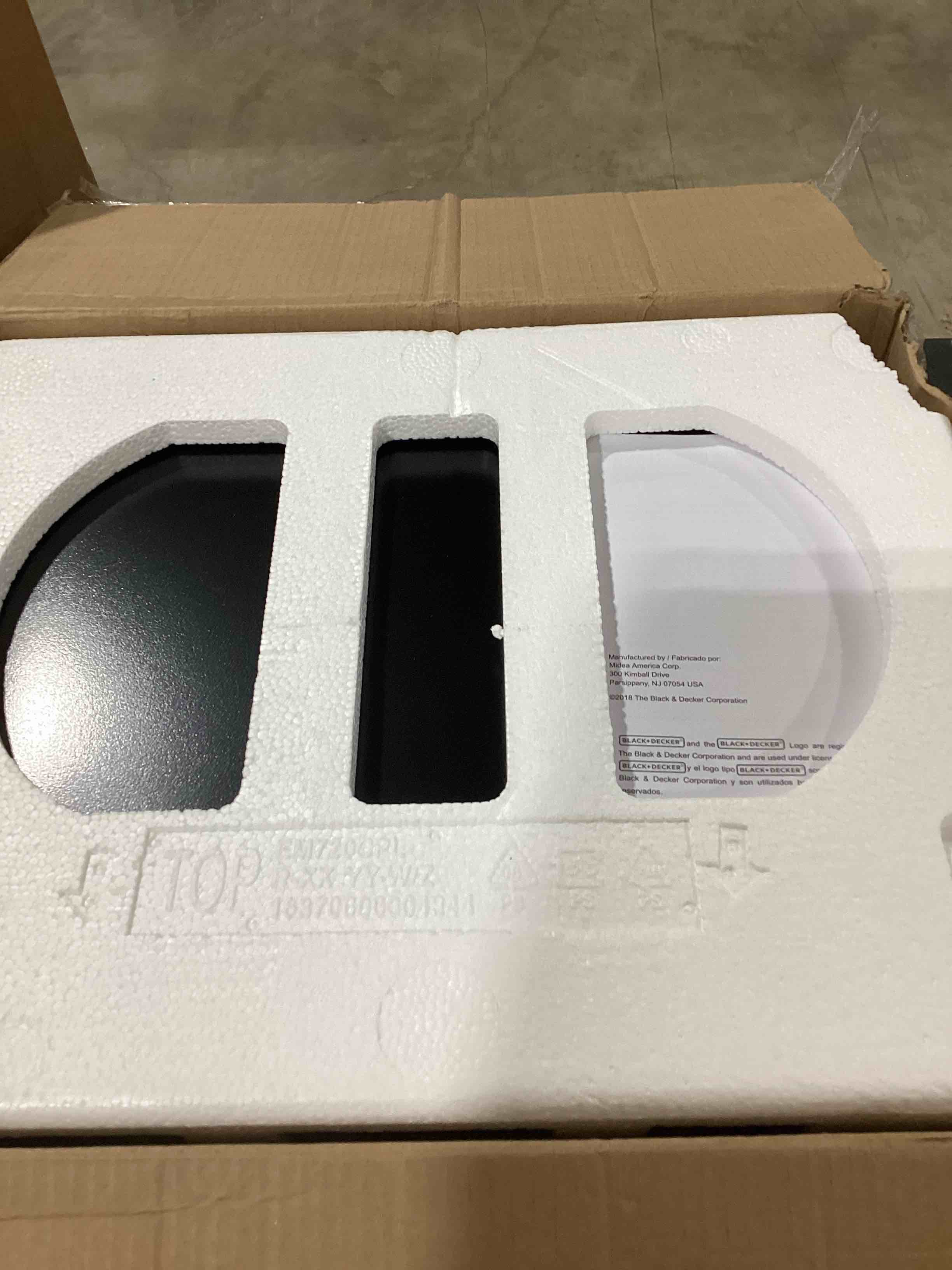 https://s3.amazonaws.com/lotting-images-prod/bidfta/RED6314482_1716897785543.jpeg