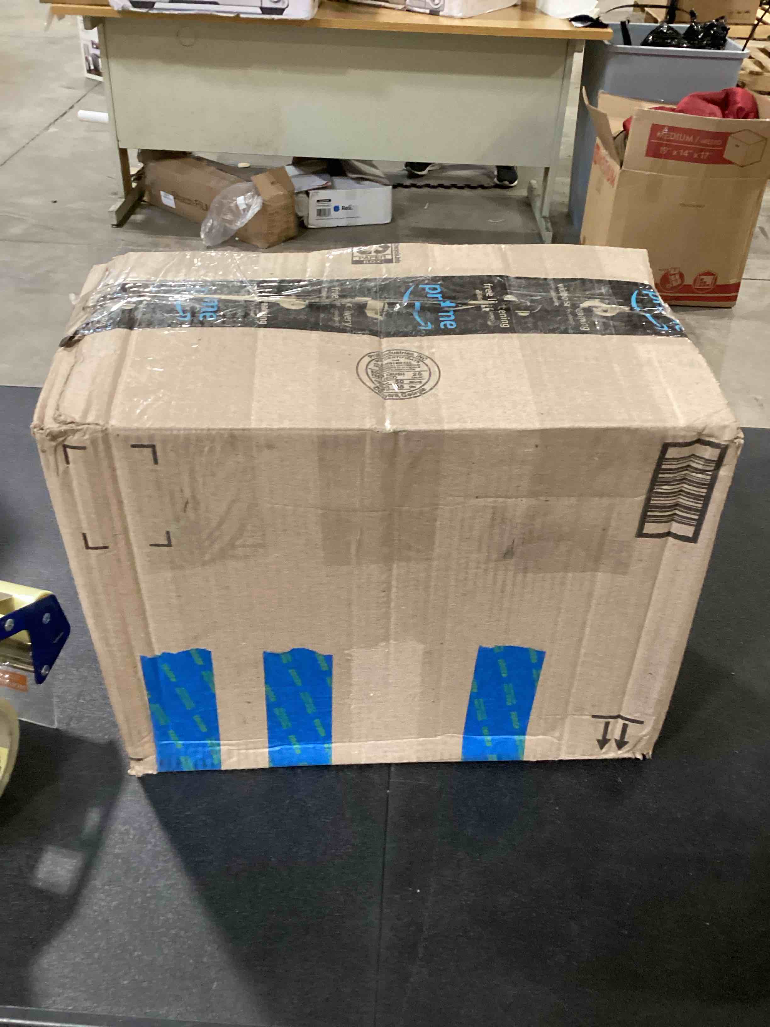 https://s3.amazonaws.com/lotting-images-prod/bidfta/RED6314506_1716905645644.jpeg