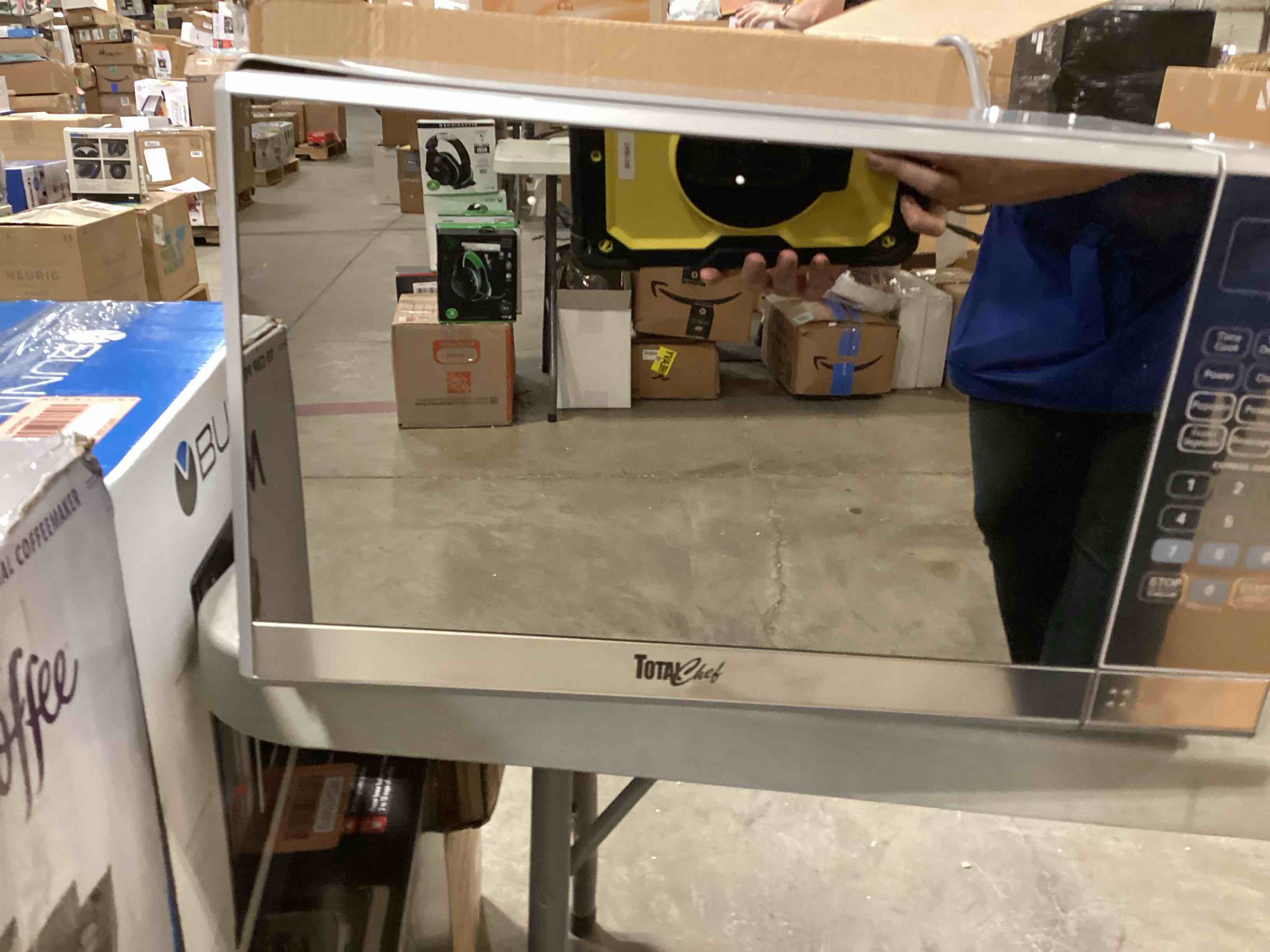 https://s3.amazonaws.com/lotting-images-prod/bidfta/RED6314921_1717767530898.jpeg